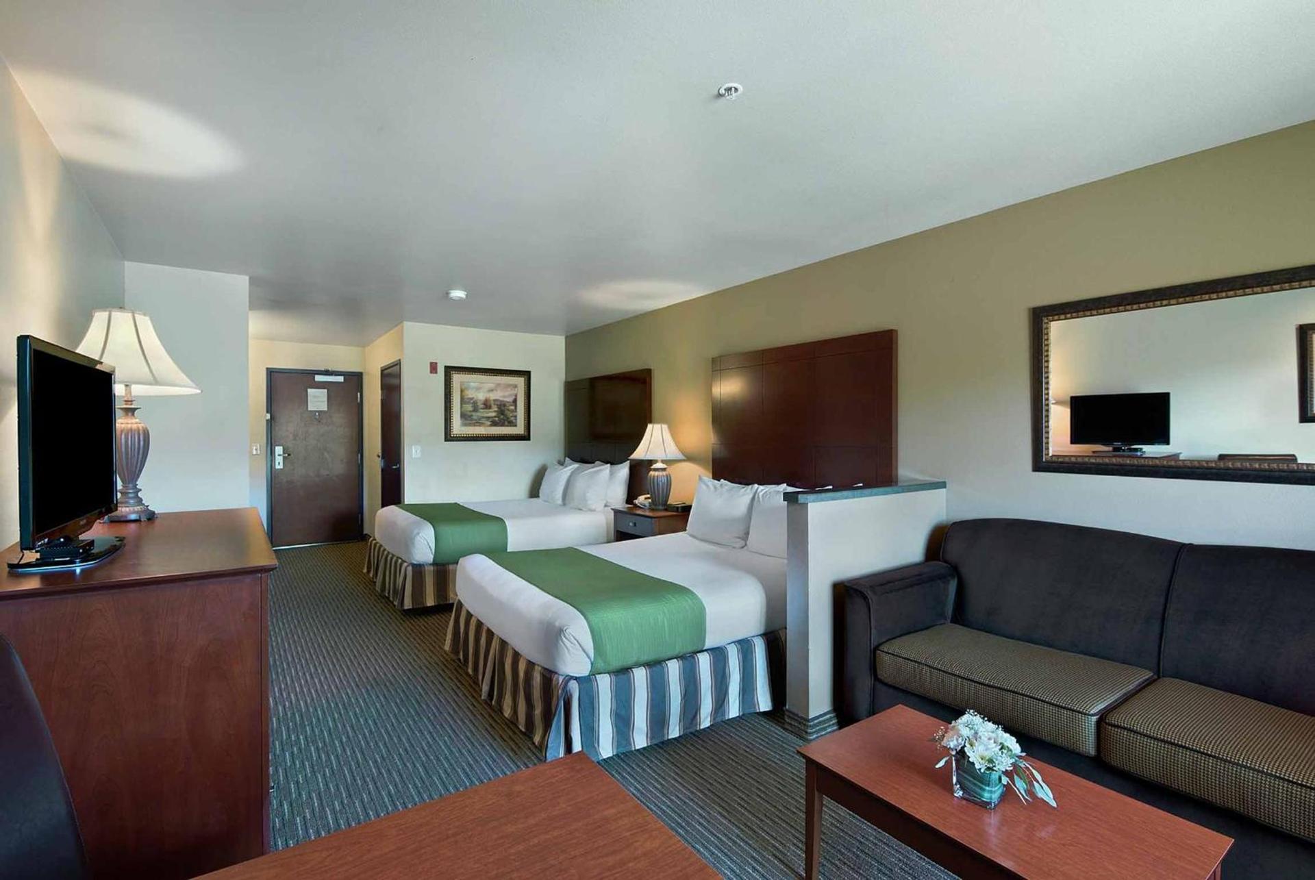 Oxford Suites Yakima photo 23