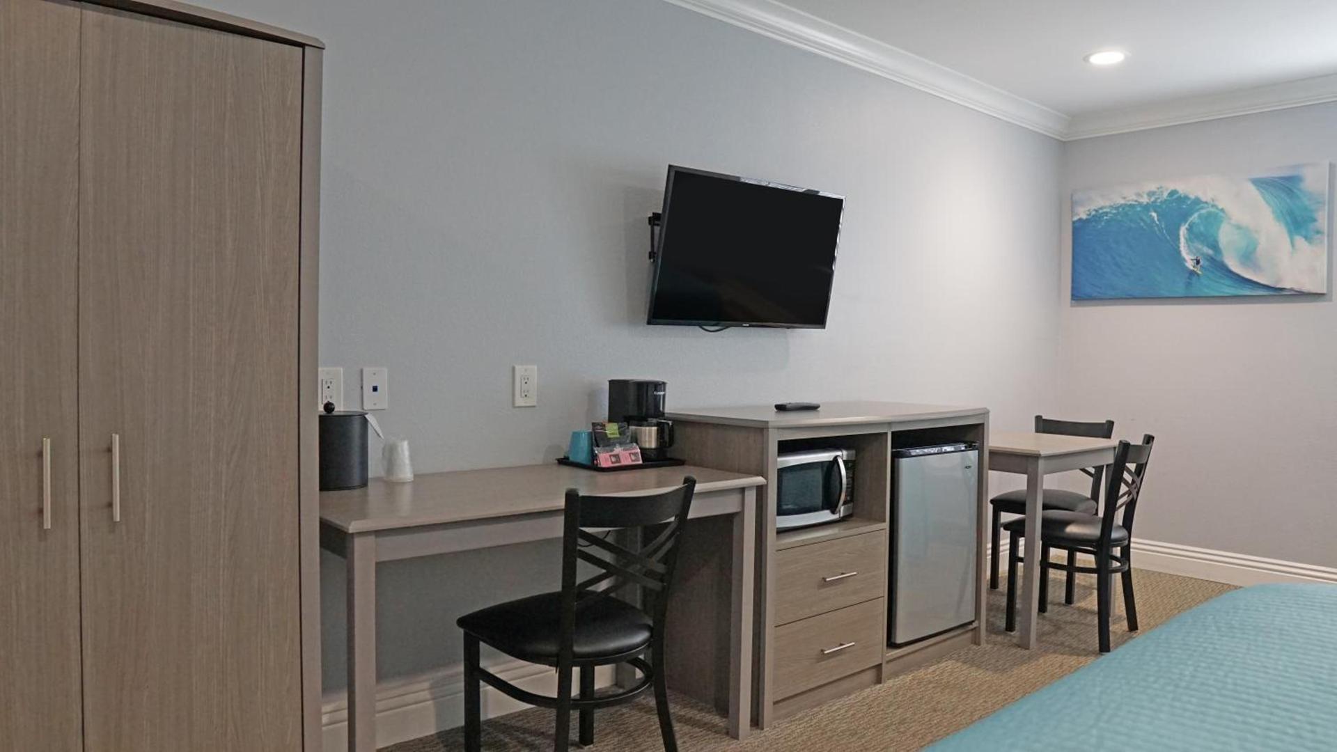 Surf City Inn photo 30