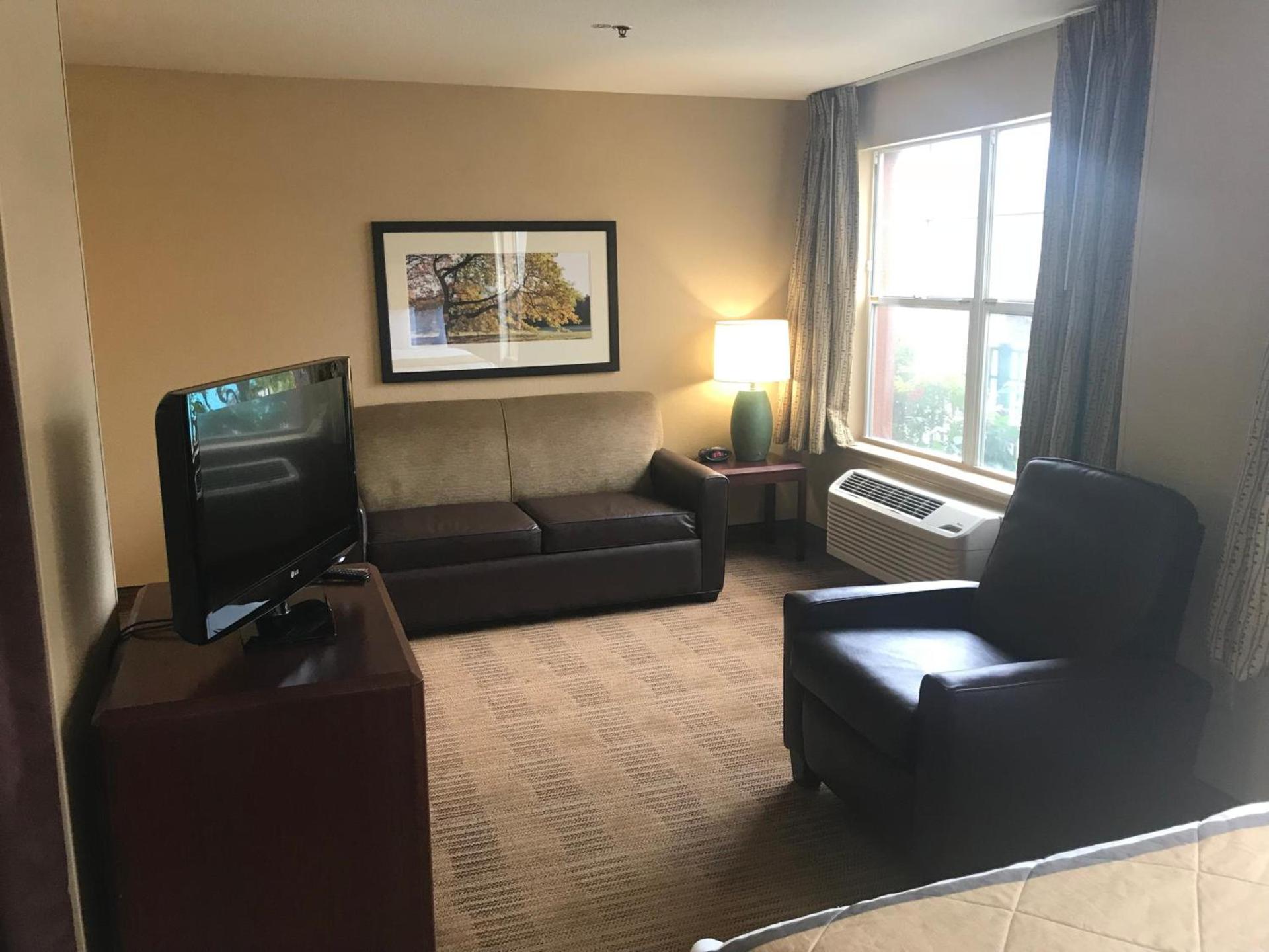Candlewood Suites Houston Space Center - Webster photo 13