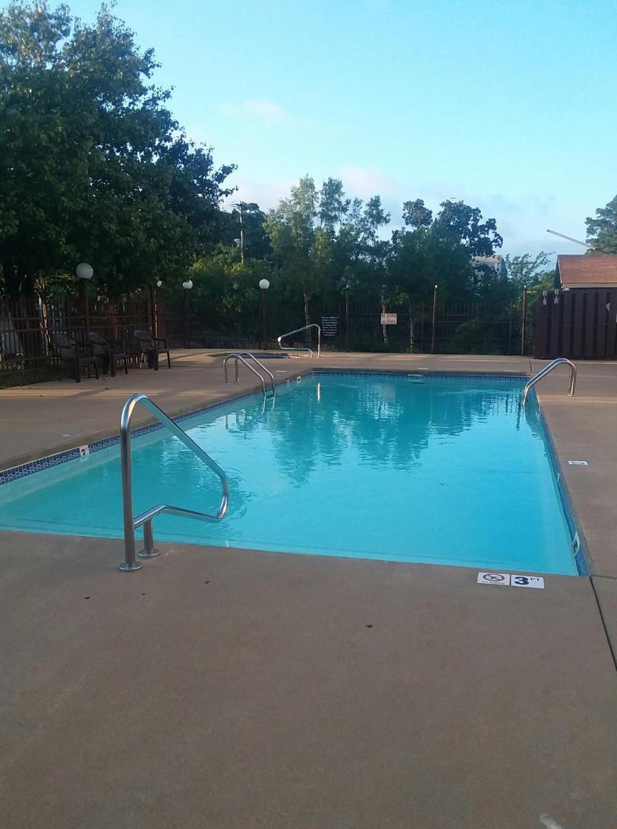 Days Inn by Wyndham Hot Springs photo 4