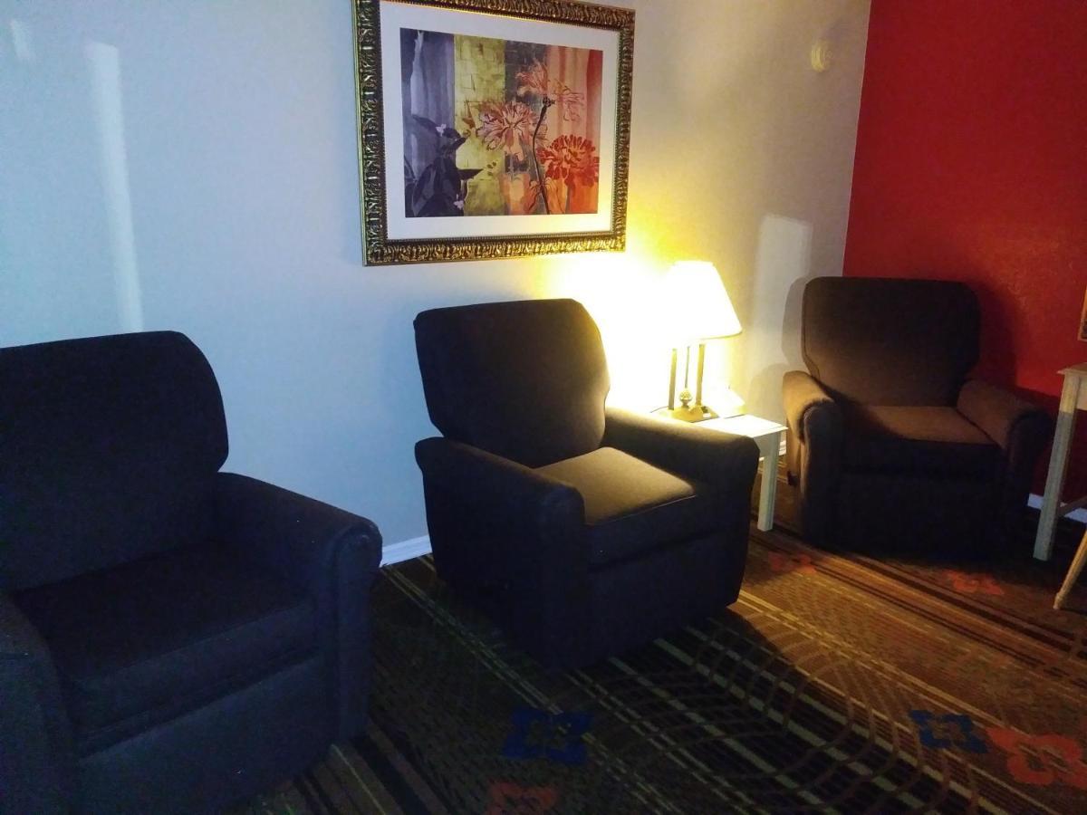 Days Inn by Wyndham Hot Springs photo 27