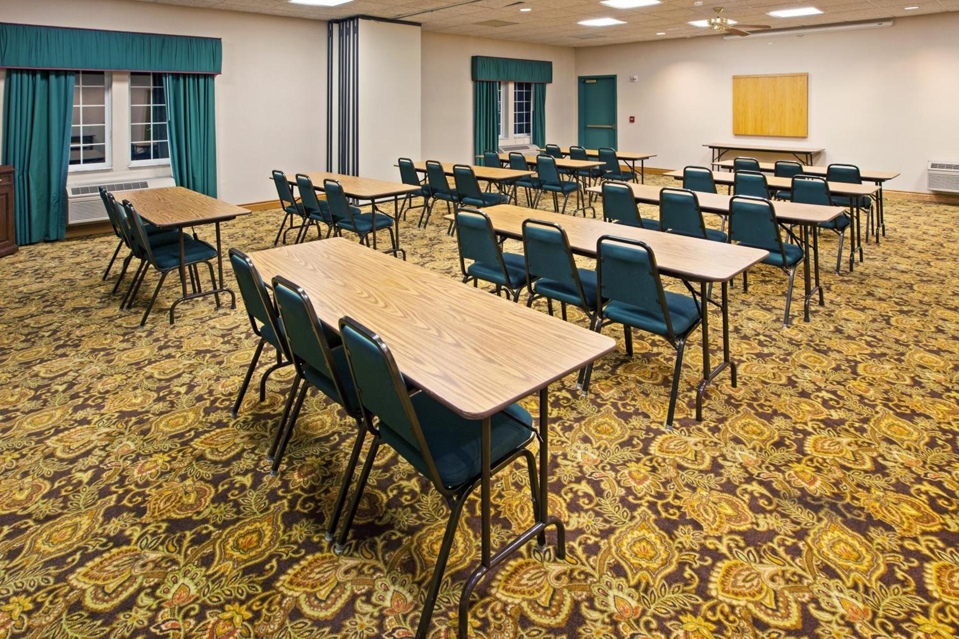 Country Inn & Suites by Radisson, Kalamazoo, MI photo 68