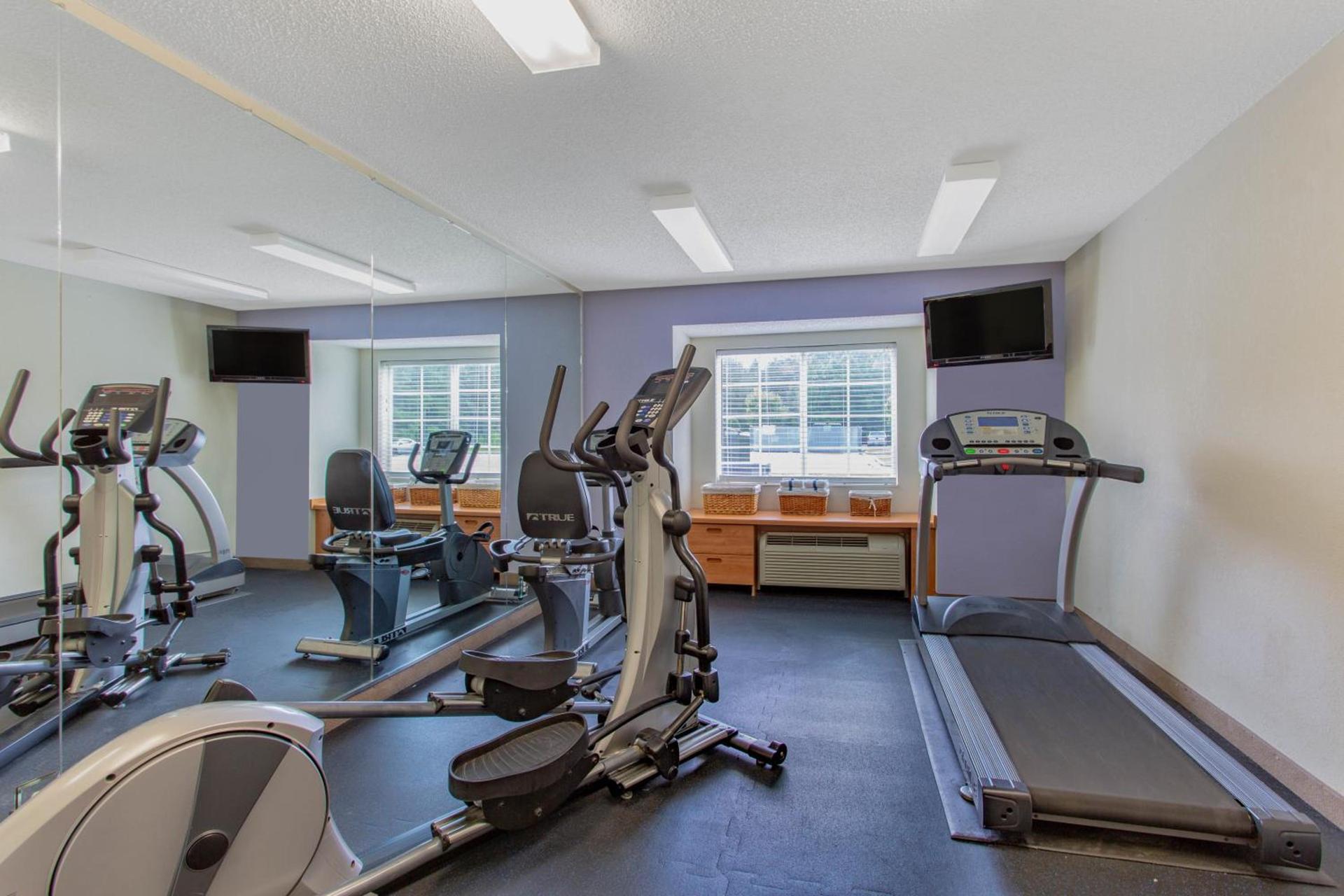 Microtel Inn & Suites by Wyndham Lillington/Campbell University photo 7