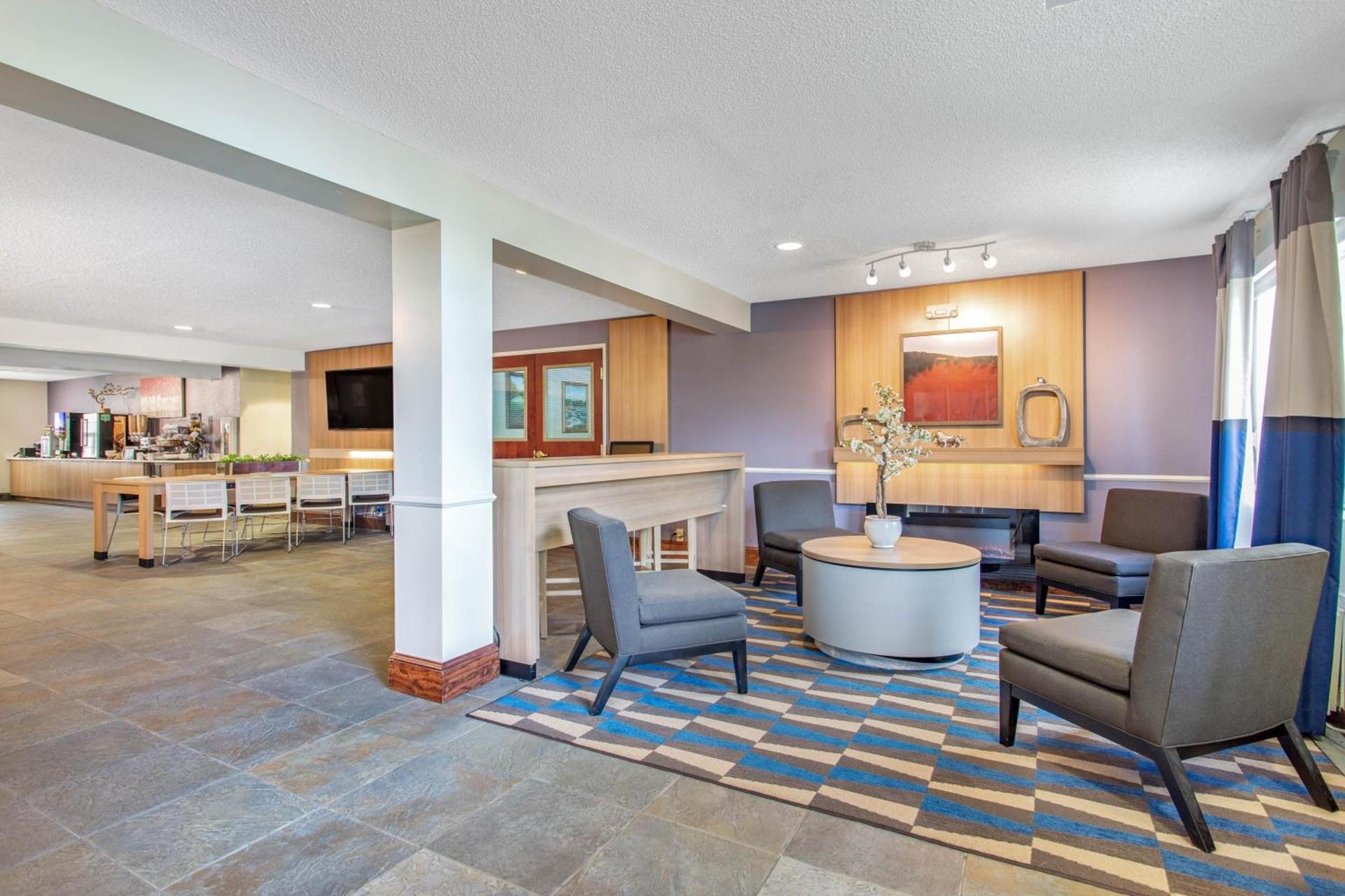 Microtel Inn & Suites by Wyndham Lillington/Campbell University photo 18