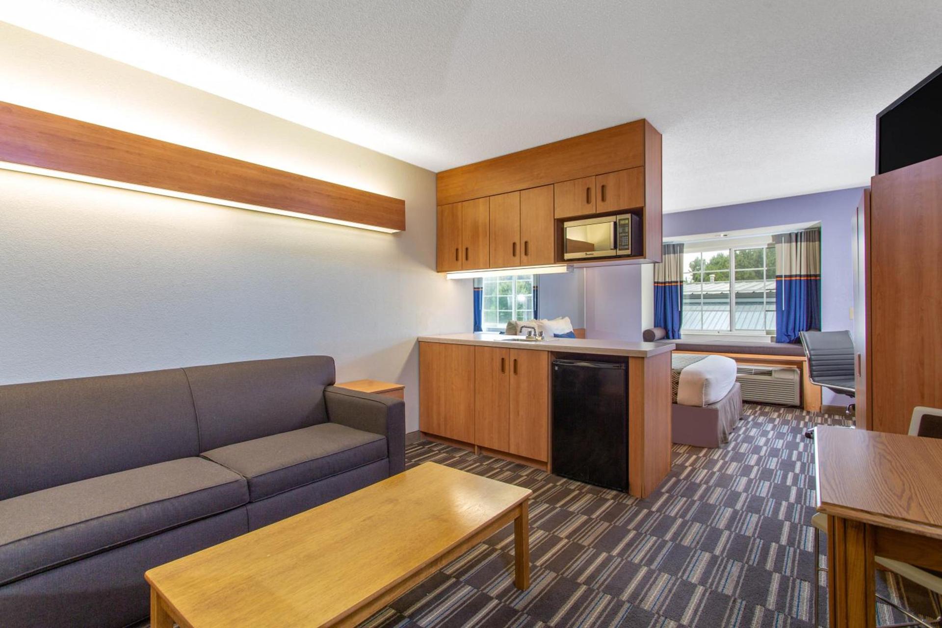 Microtel Inn & Suites by Wyndham Lillington/Campbell University photo 14