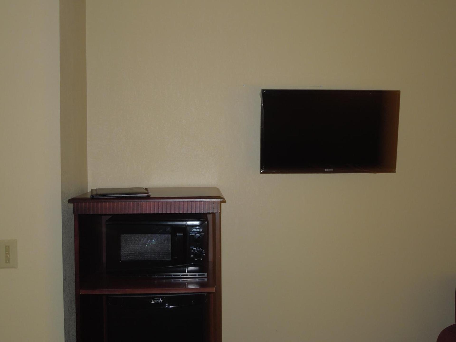 Quality Inn & Suites Dublin photo 41