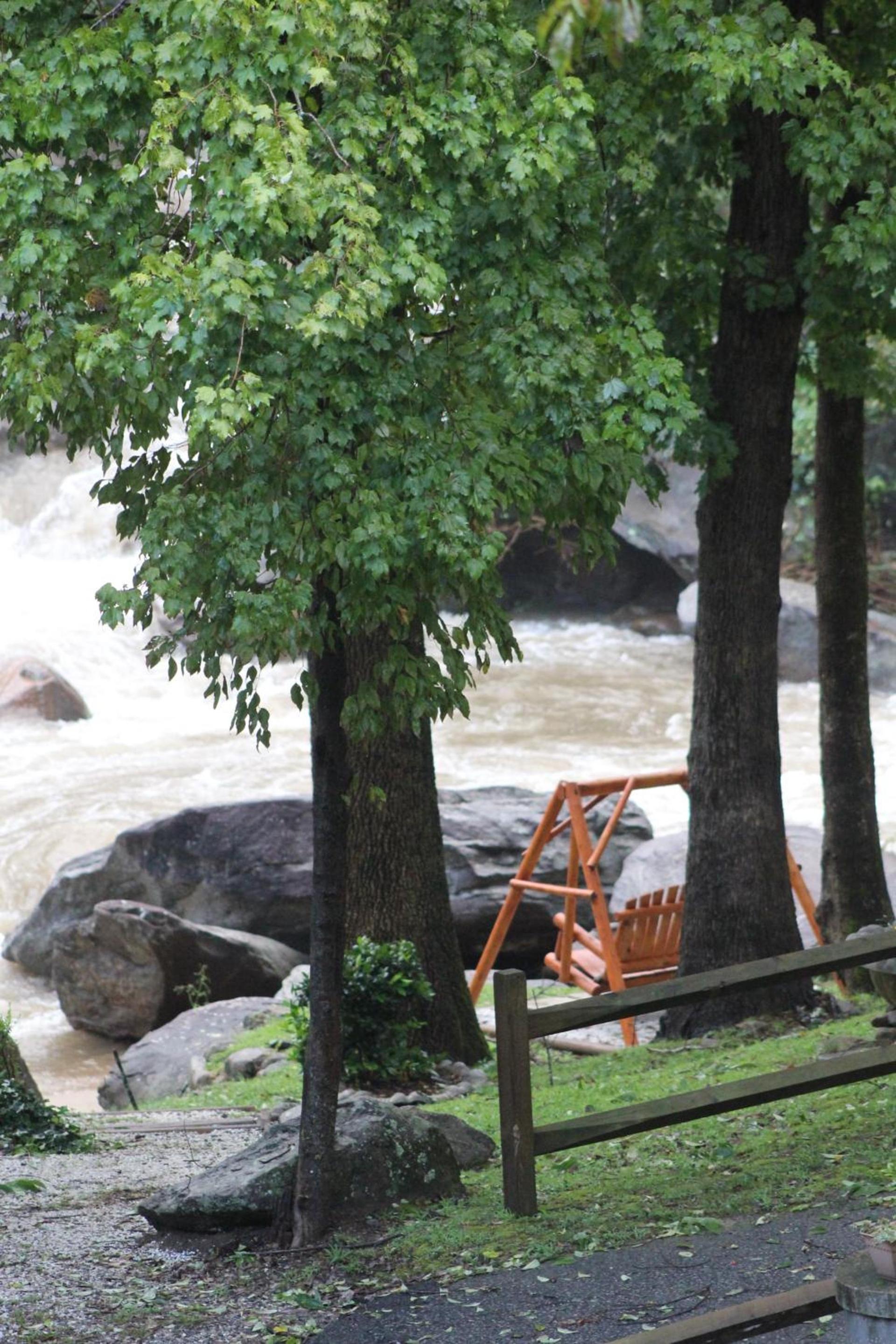 The Evening Shade River Lodge and Cabins photo 47