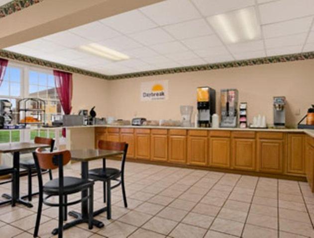 Days Inn by Wyndham Madisonville photo 3