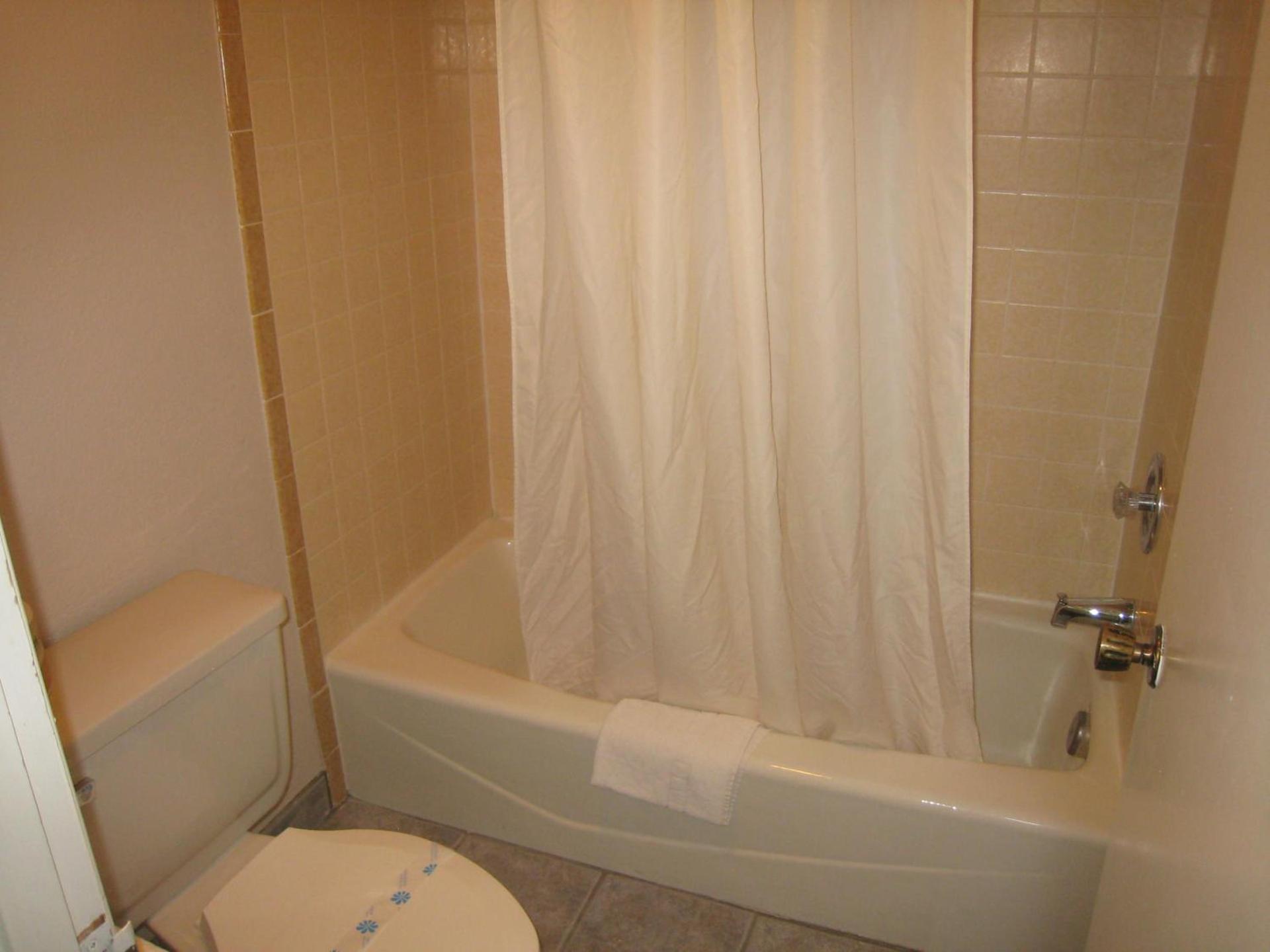 Motel 8 Maricopa photo 31