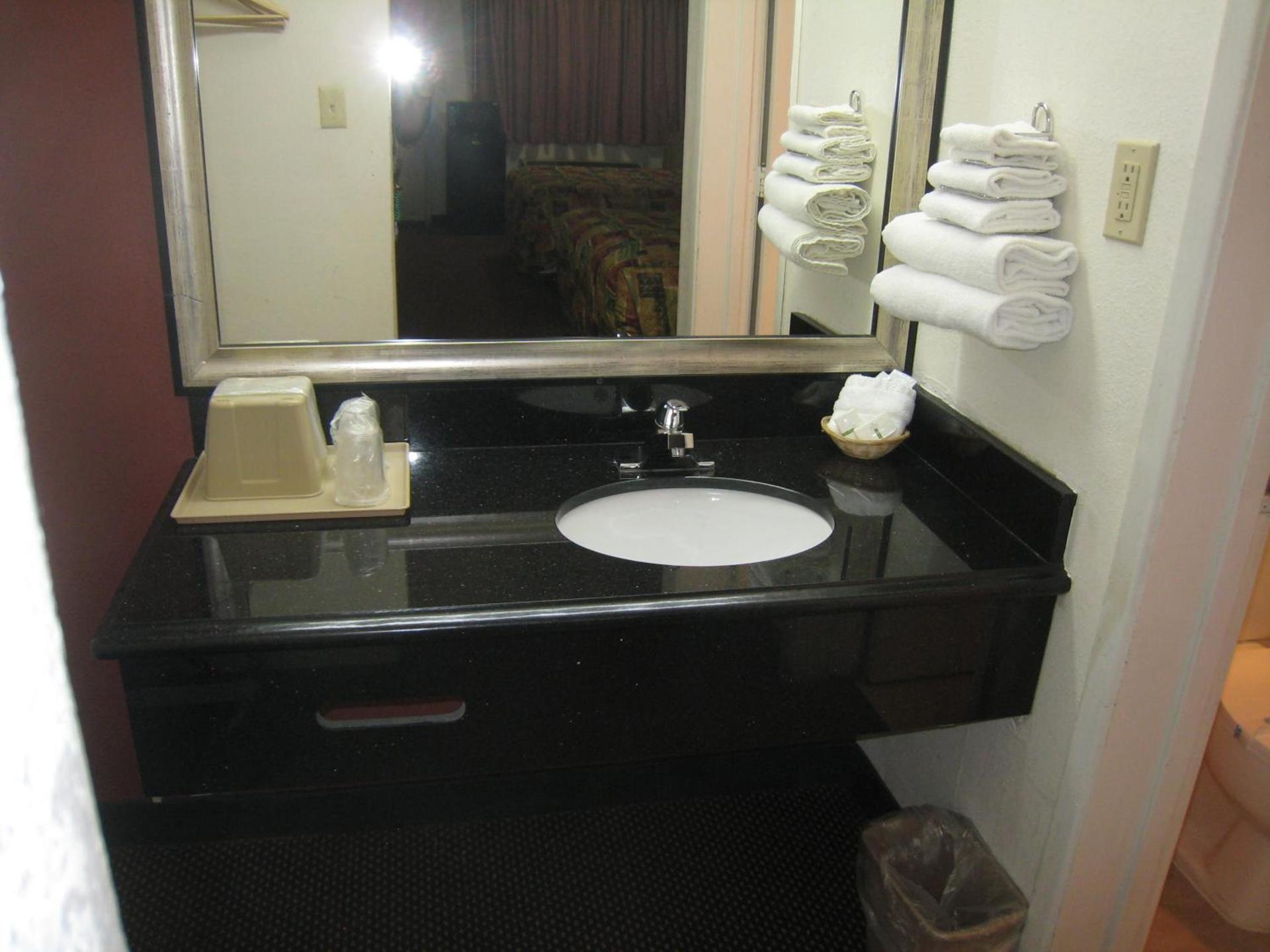 Motel 8 Maricopa photo 28
