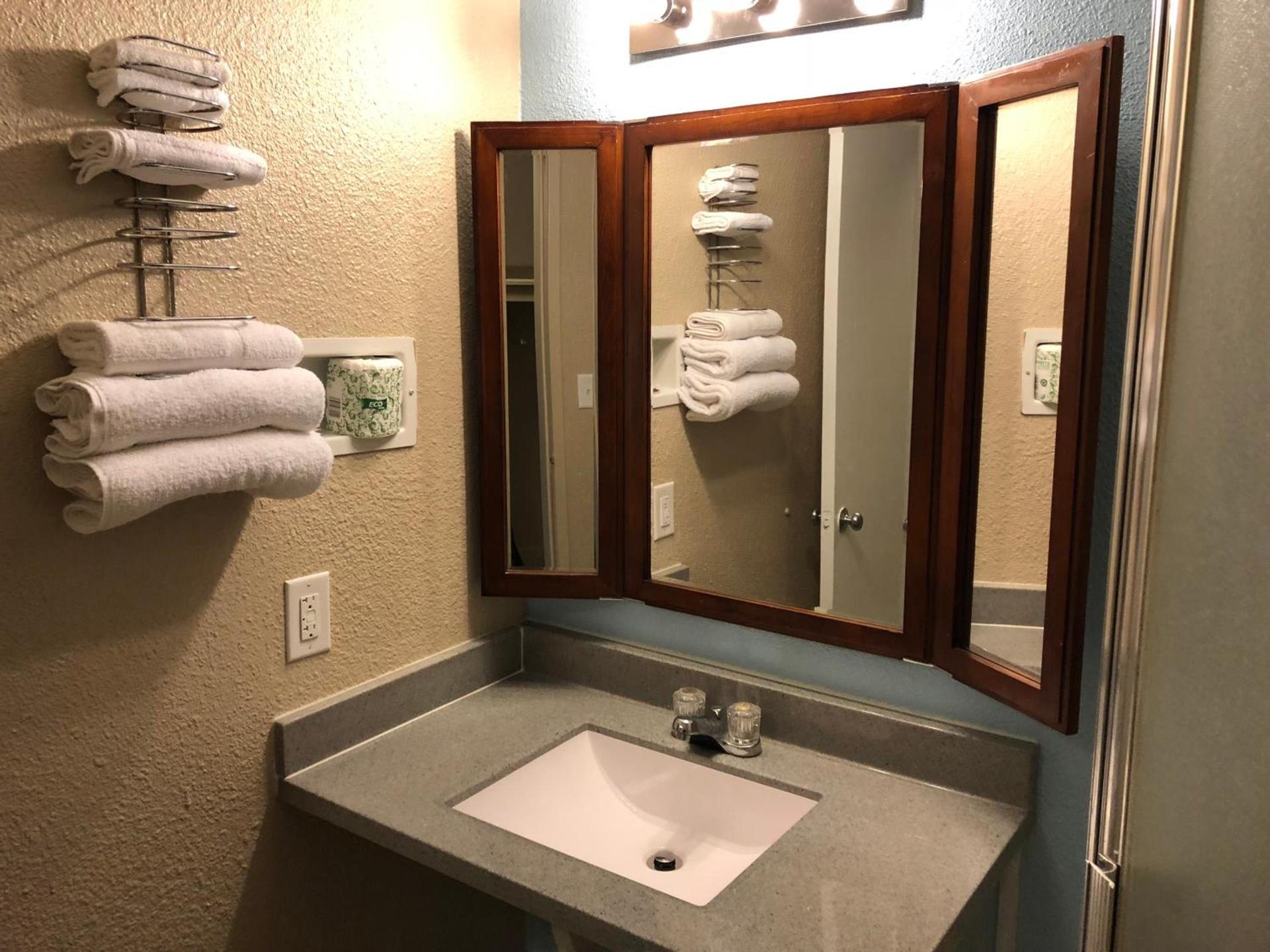Midtown Inn photo 9