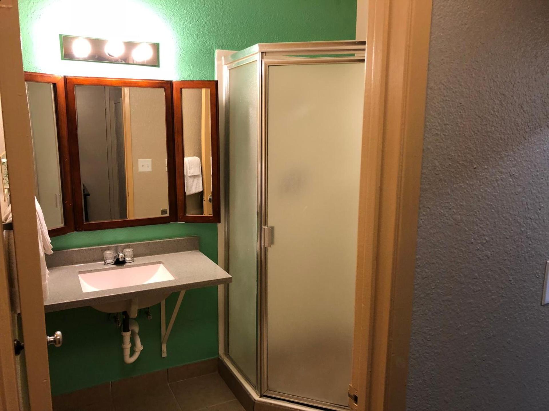 Midtown Inn photo 11