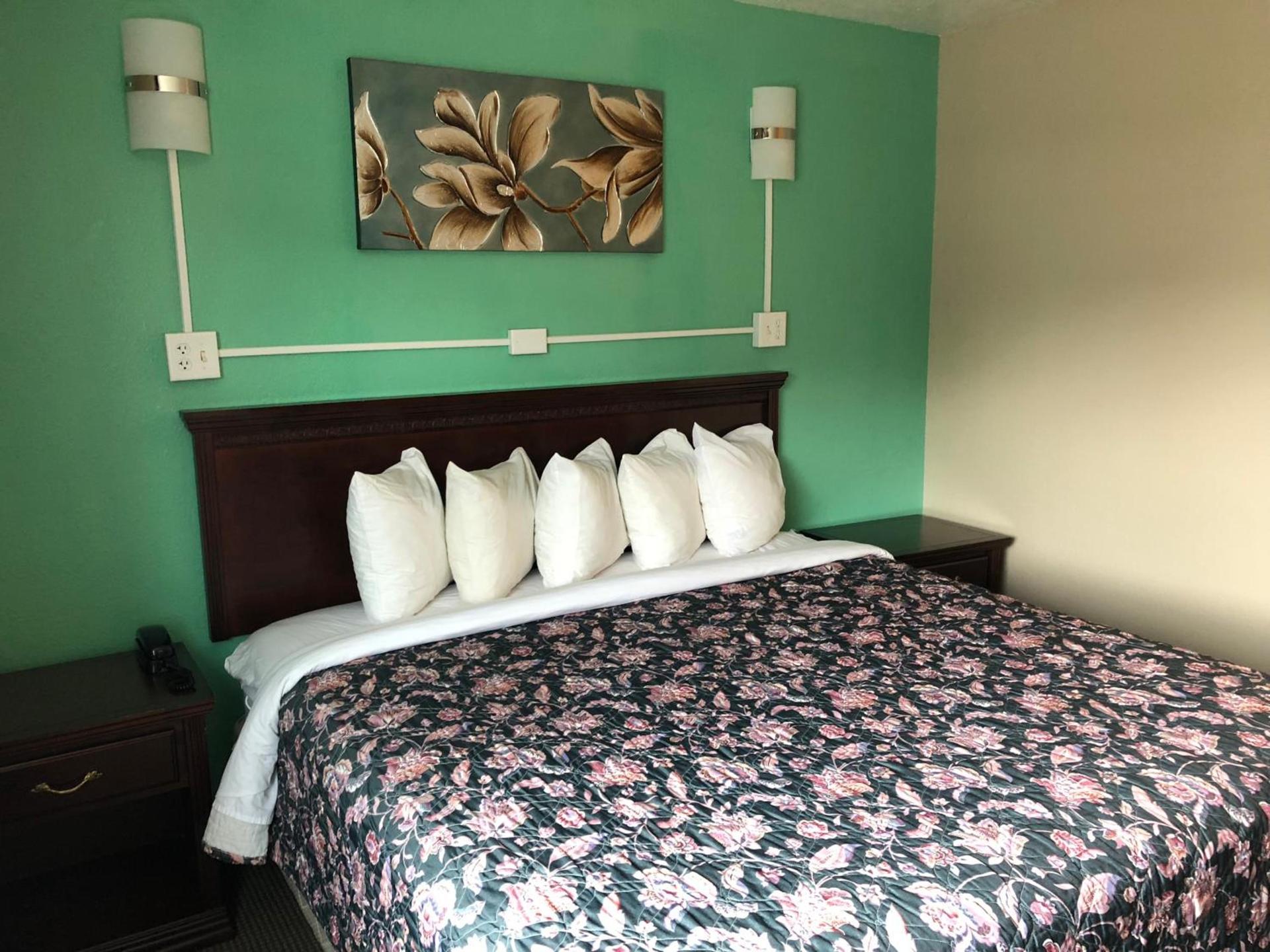 Midtown Inn photo 25