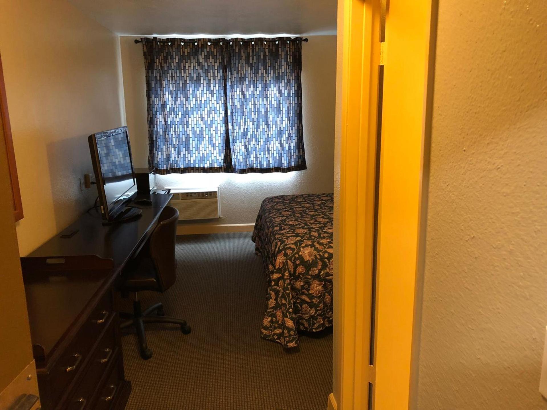 Midtown Inn photo 12