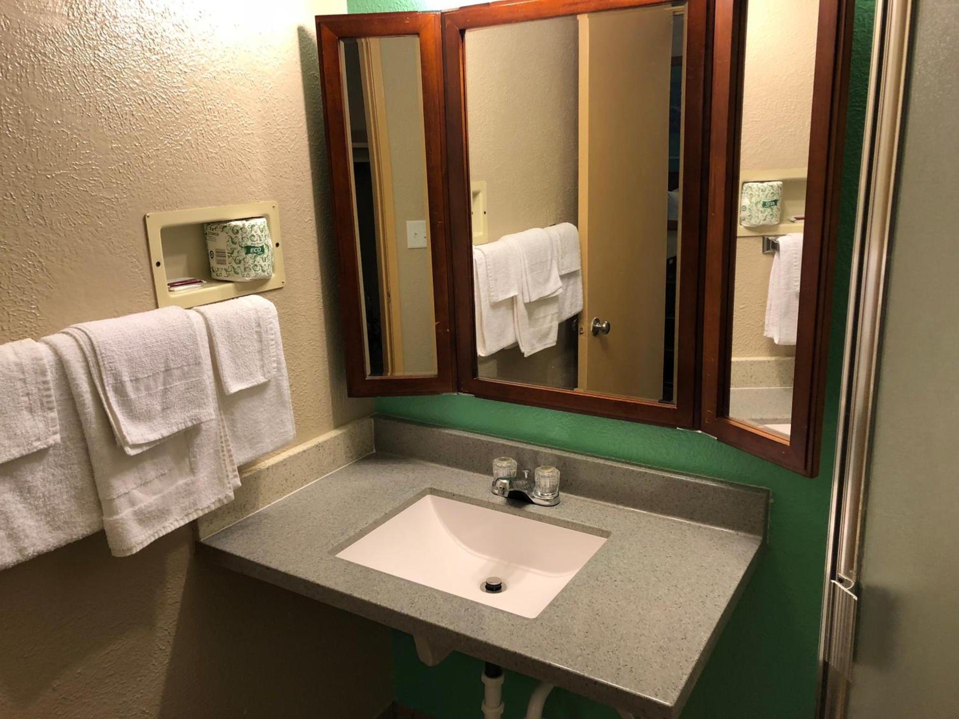 Midtown Inn photo 10