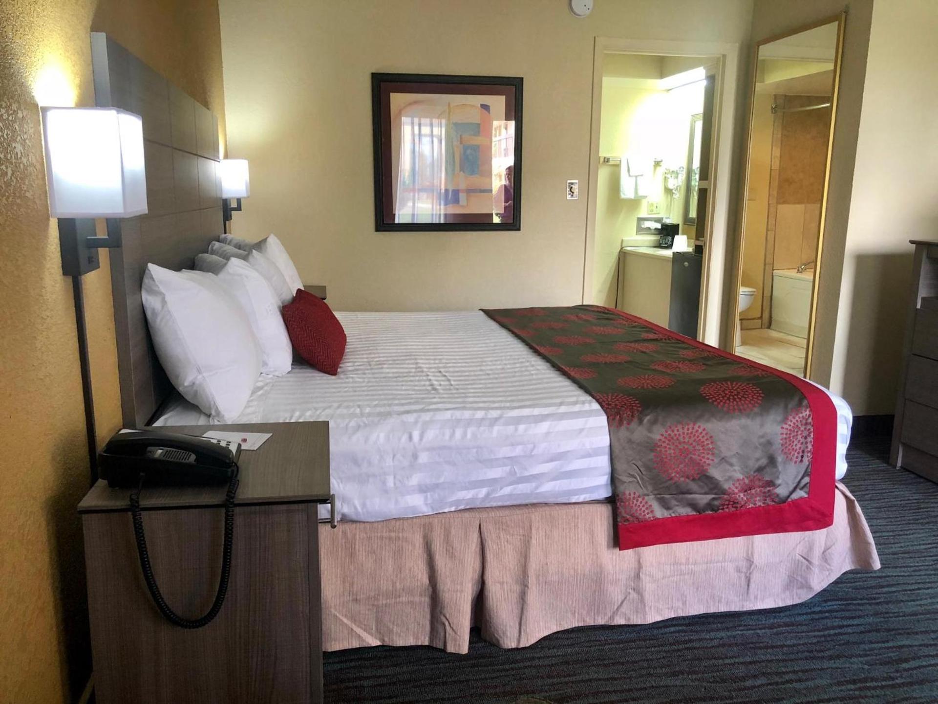 Ramada by Wyndham Lebanon photo 24