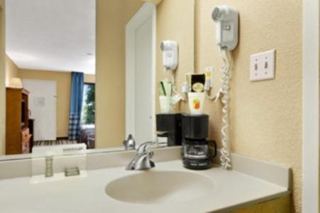 Super 8 by Wyndham Oxford photo 26