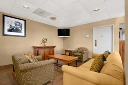 Super 8 by Wyndham Oxford photo 28