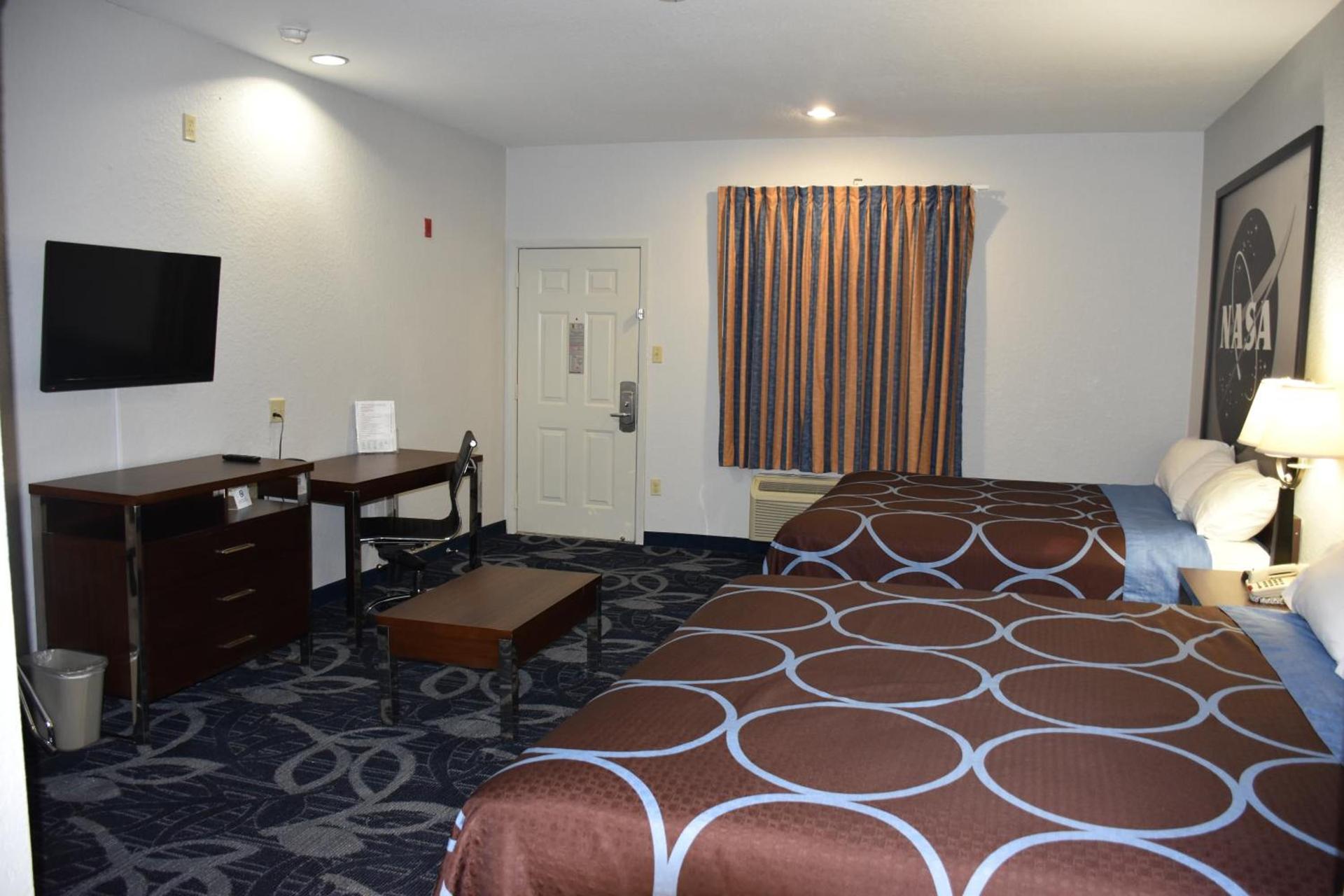 Super 8 by Wyndham Houston Hobby Airport South photo 8