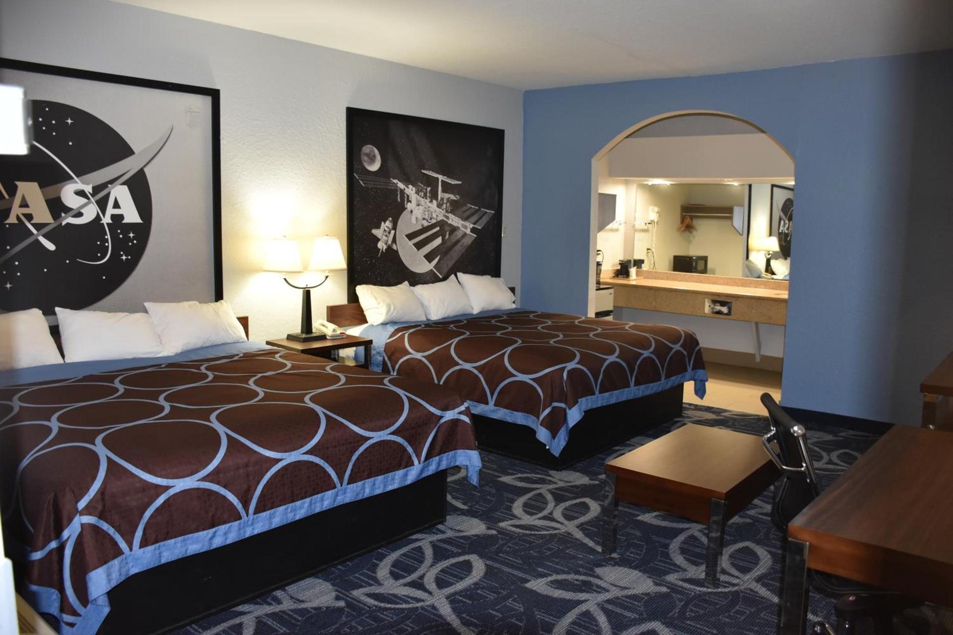 Super 8 by Wyndham Houston Hobby Airport South photo 9