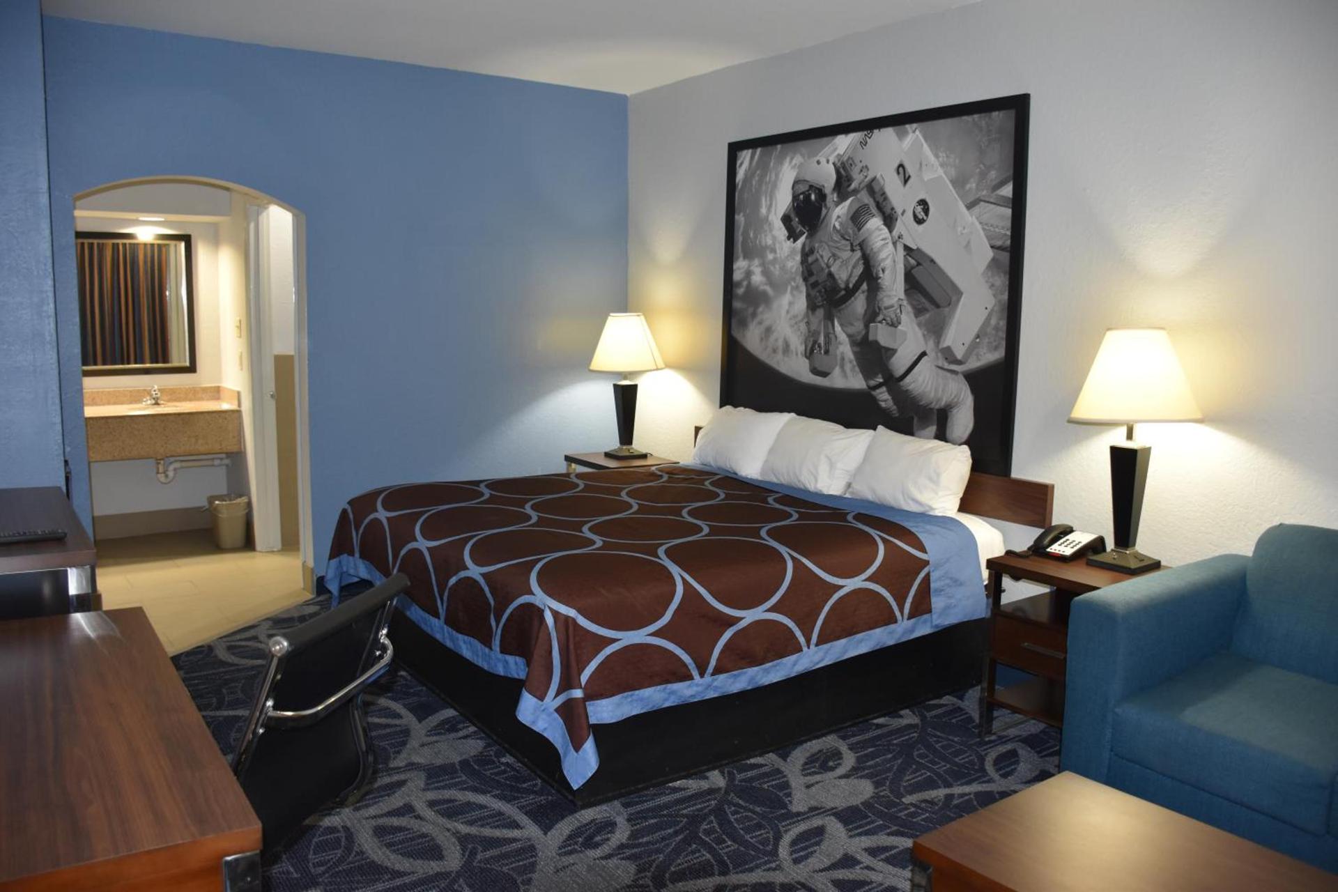 Super 8 by Wyndham Houston Hobby Airport South photo 7