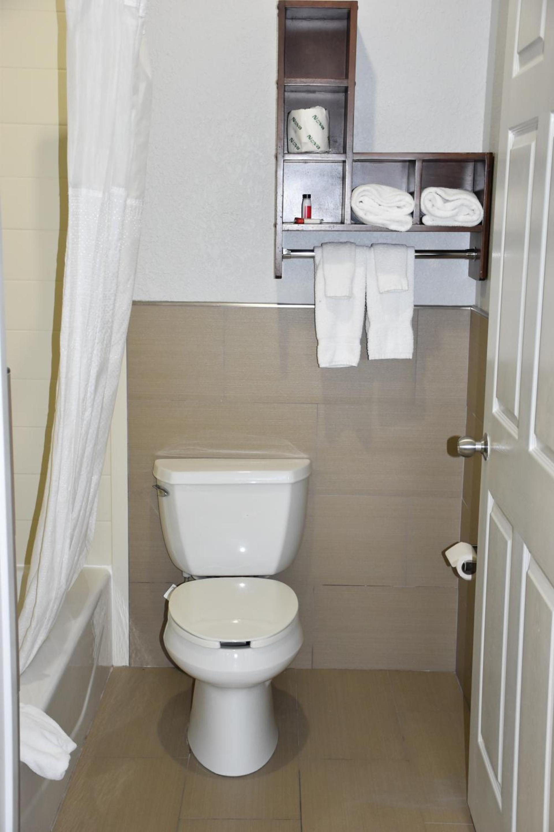 Super 8 by Wyndham Houston Hobby Airport South photo 10