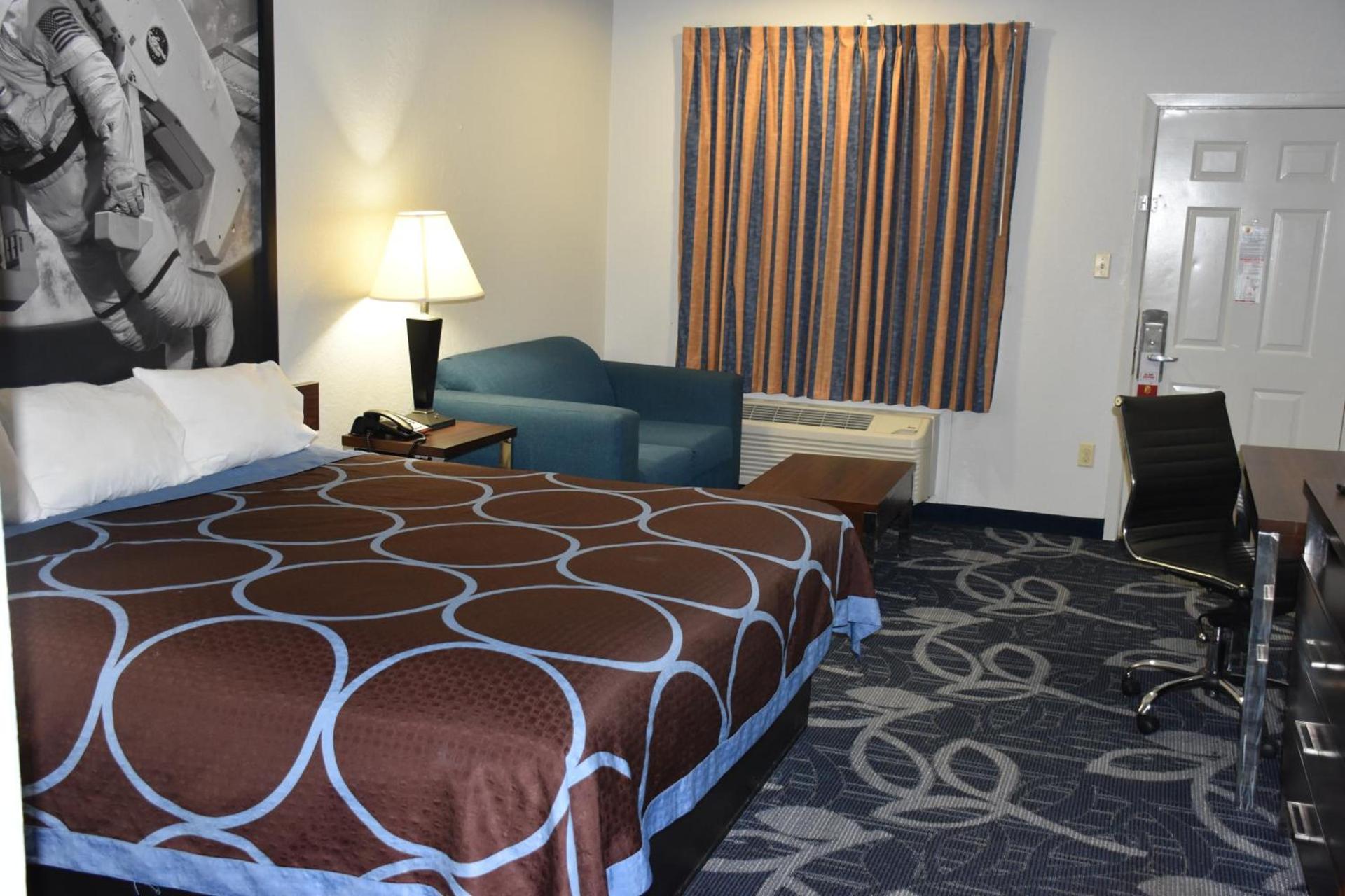 Super 8 by Wyndham Houston Hobby Airport South photo 3