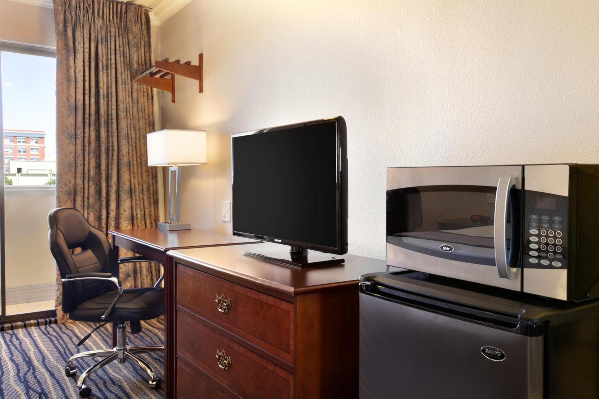 Days Inn by Wyndham Eureka CA photo 27