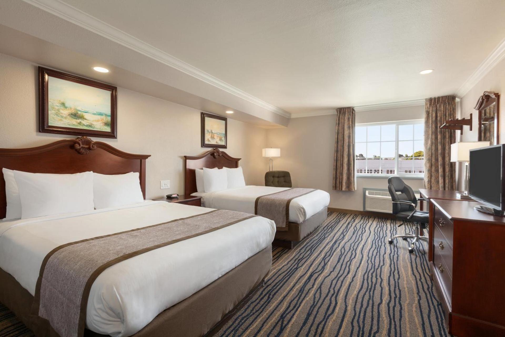 Days Inn by Wyndham Eureka CA photo 35