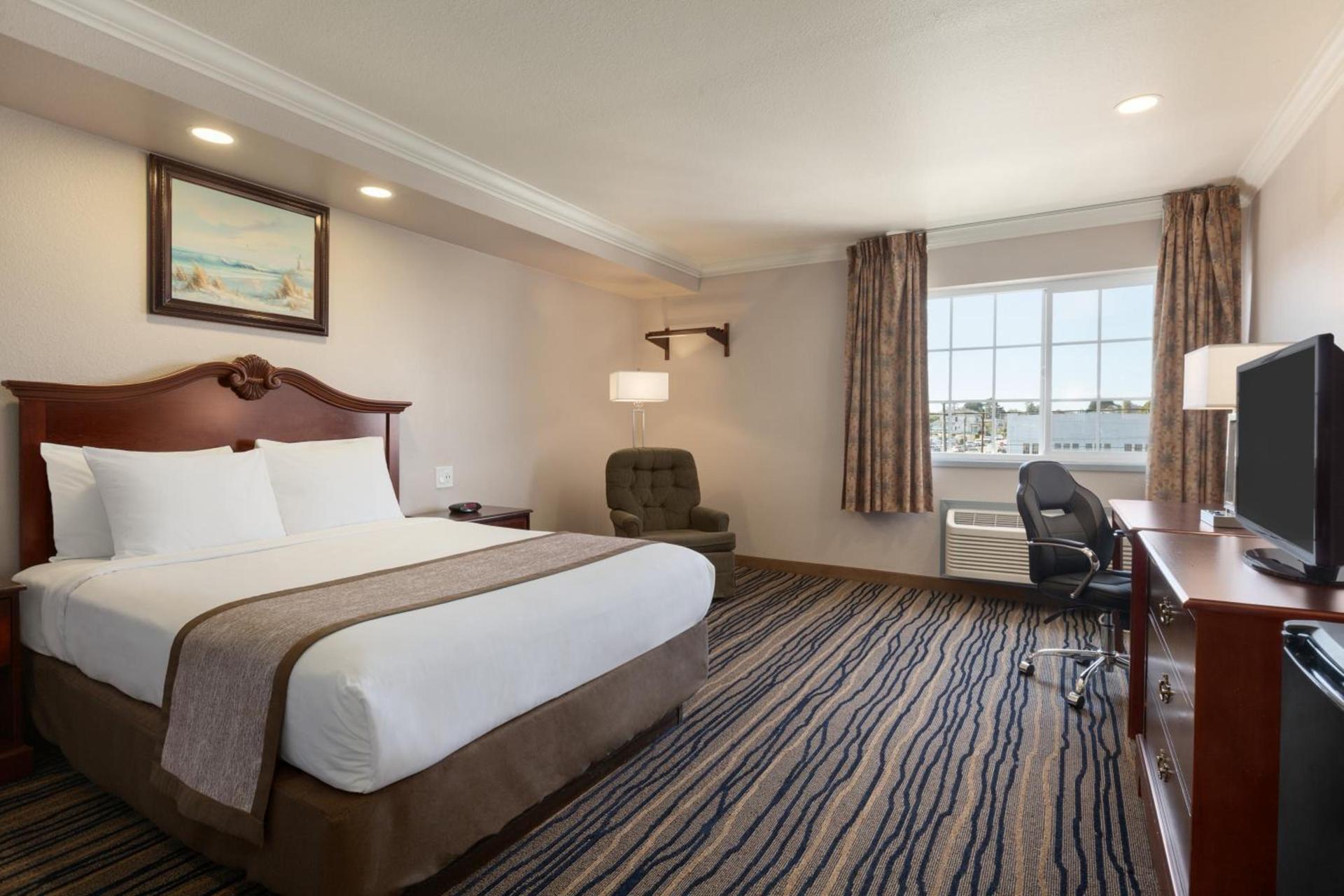 Days Inn by Wyndham Eureka CA photo 34