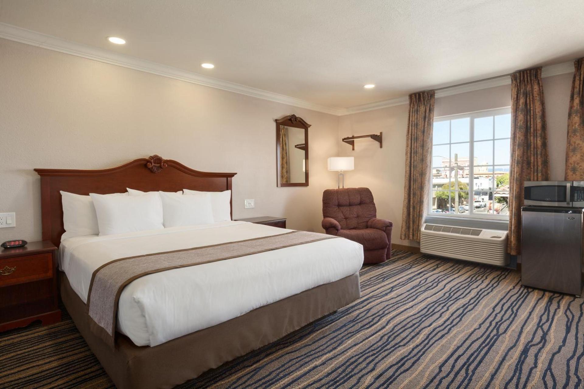 Days Inn by Wyndham Eureka CA photo 31