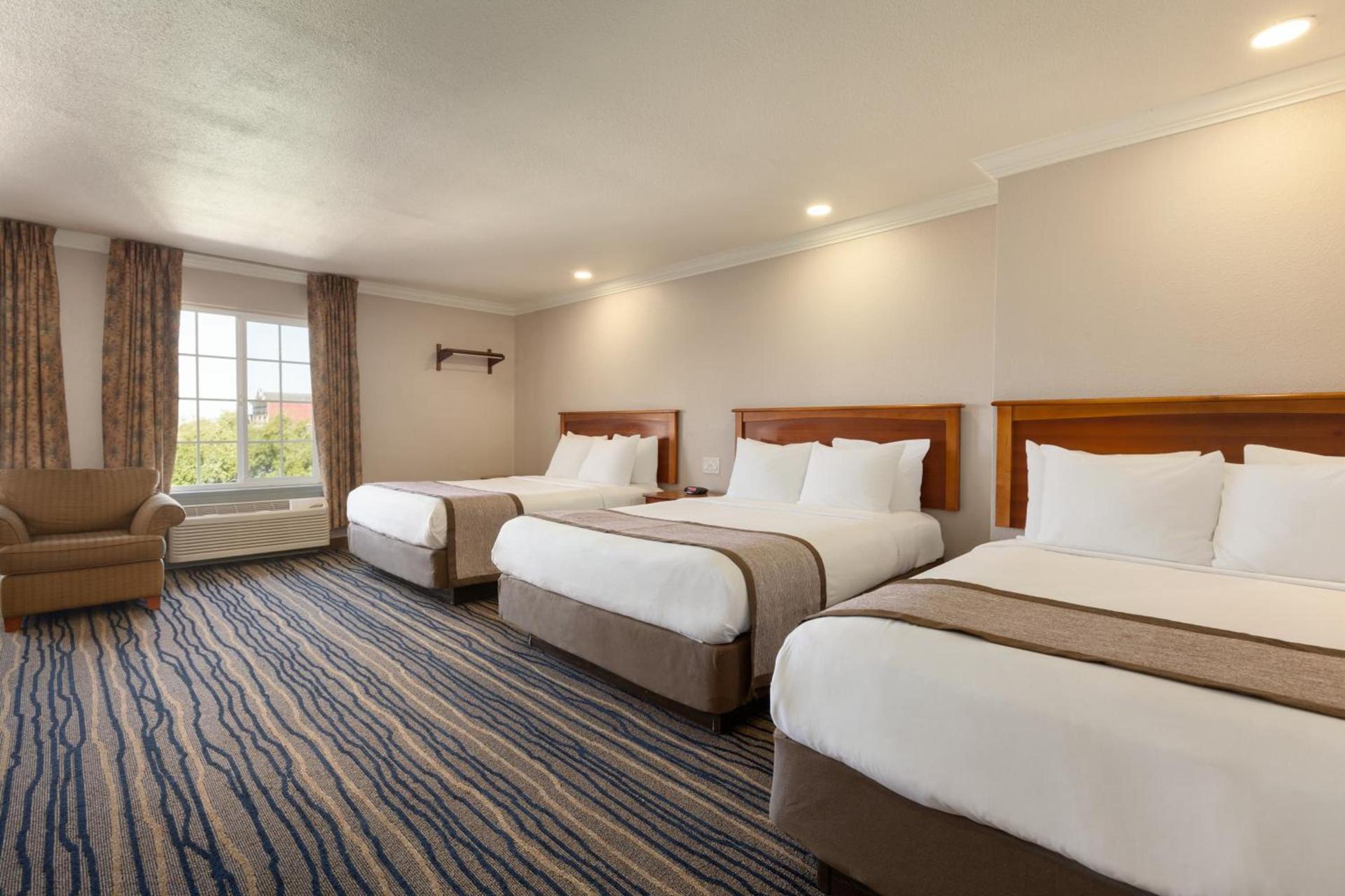 Days Inn by Wyndham Eureka CA photo 30