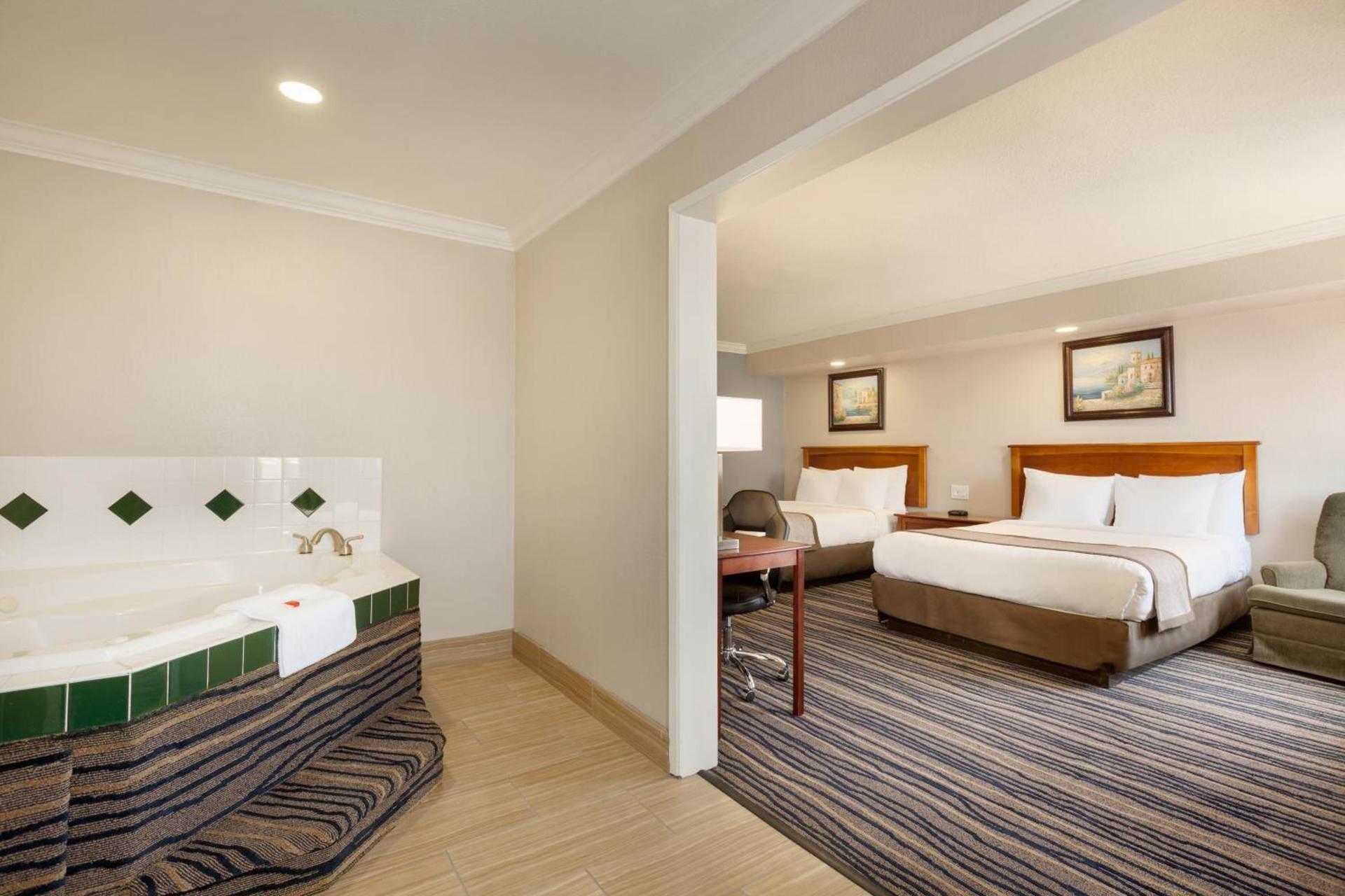 Days Inn by Wyndham Eureka CA photo 36