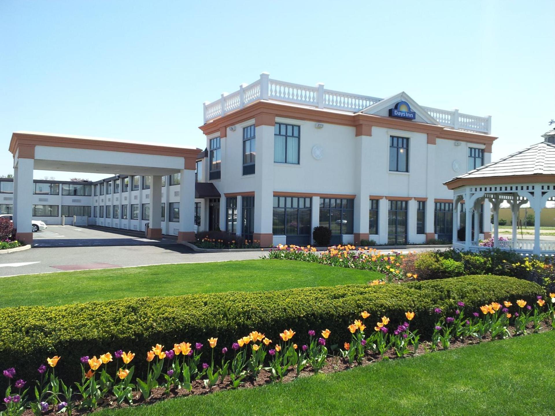 Days Inn by Wyndham Windsor Locks / Bradley Intl Airport photo 43