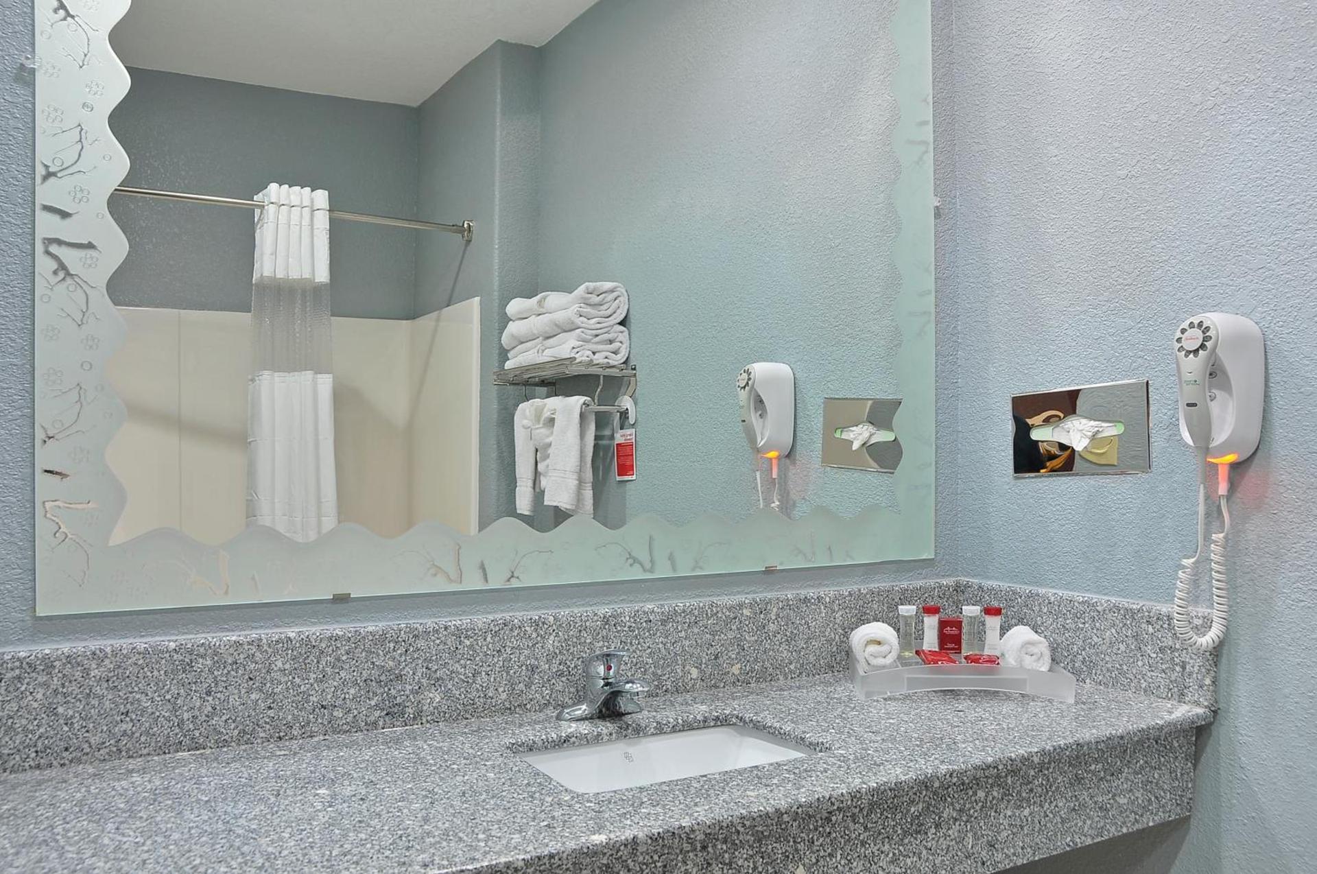Ramada by Wyndham South Waco photo 28