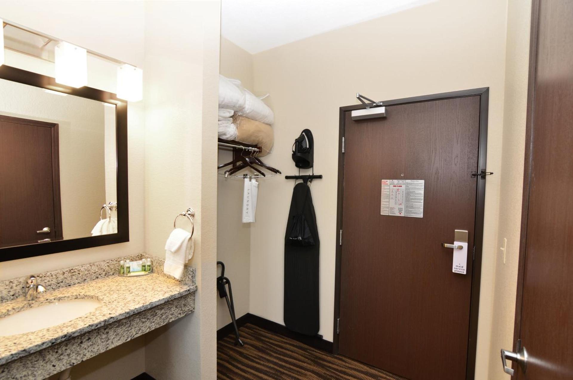 Cobblestone Inn & Suites - Manning photo 23