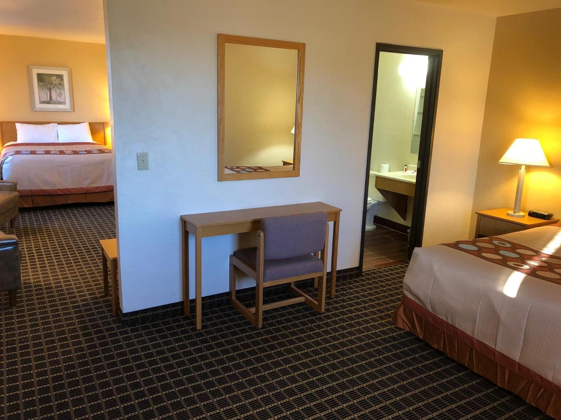 Super 8 by Wyndham Klamath Falls photo 14