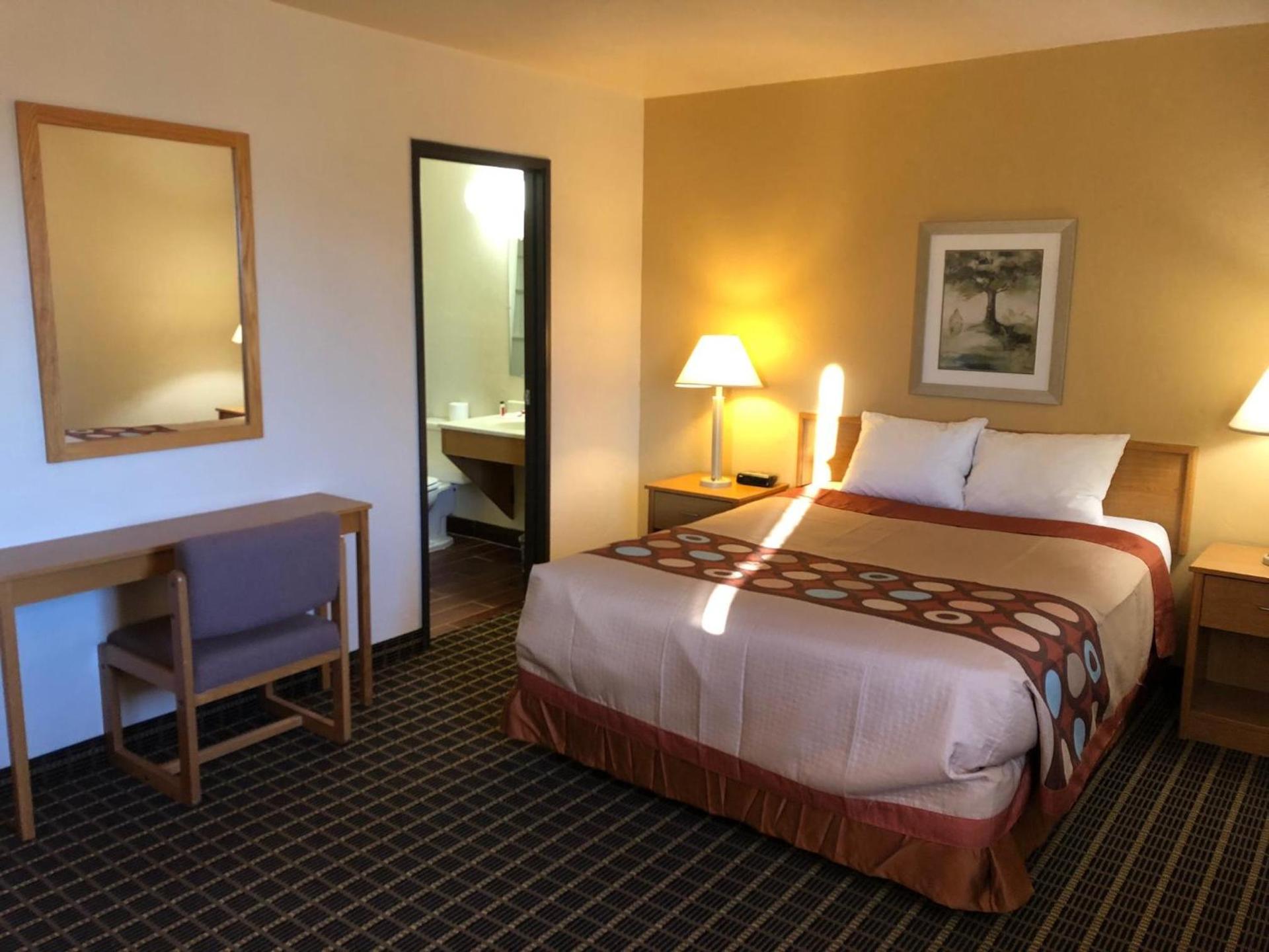 Super 8 by Wyndham Klamath Falls photo 15