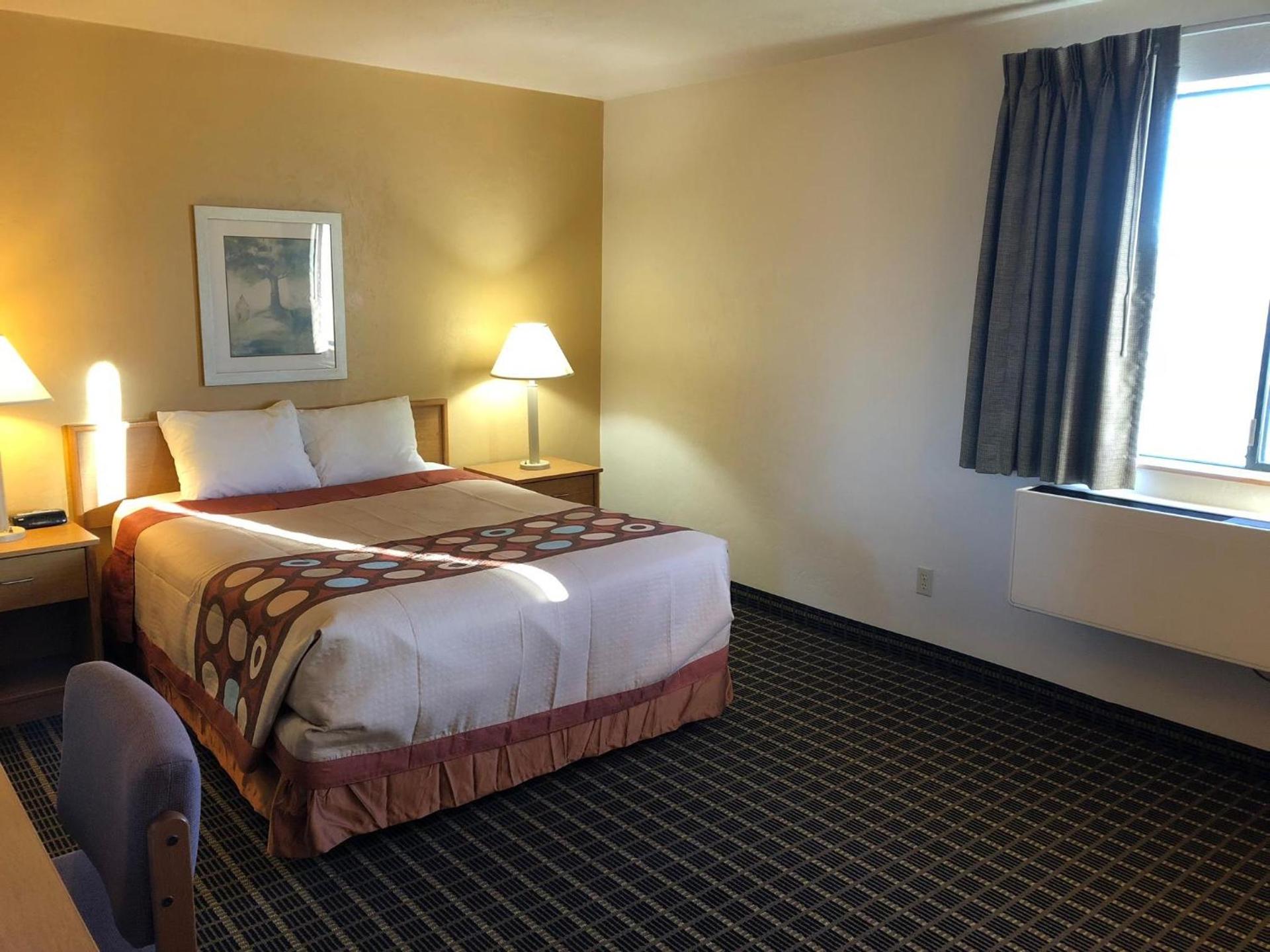 Super 8 by Wyndham Klamath Falls photo 16