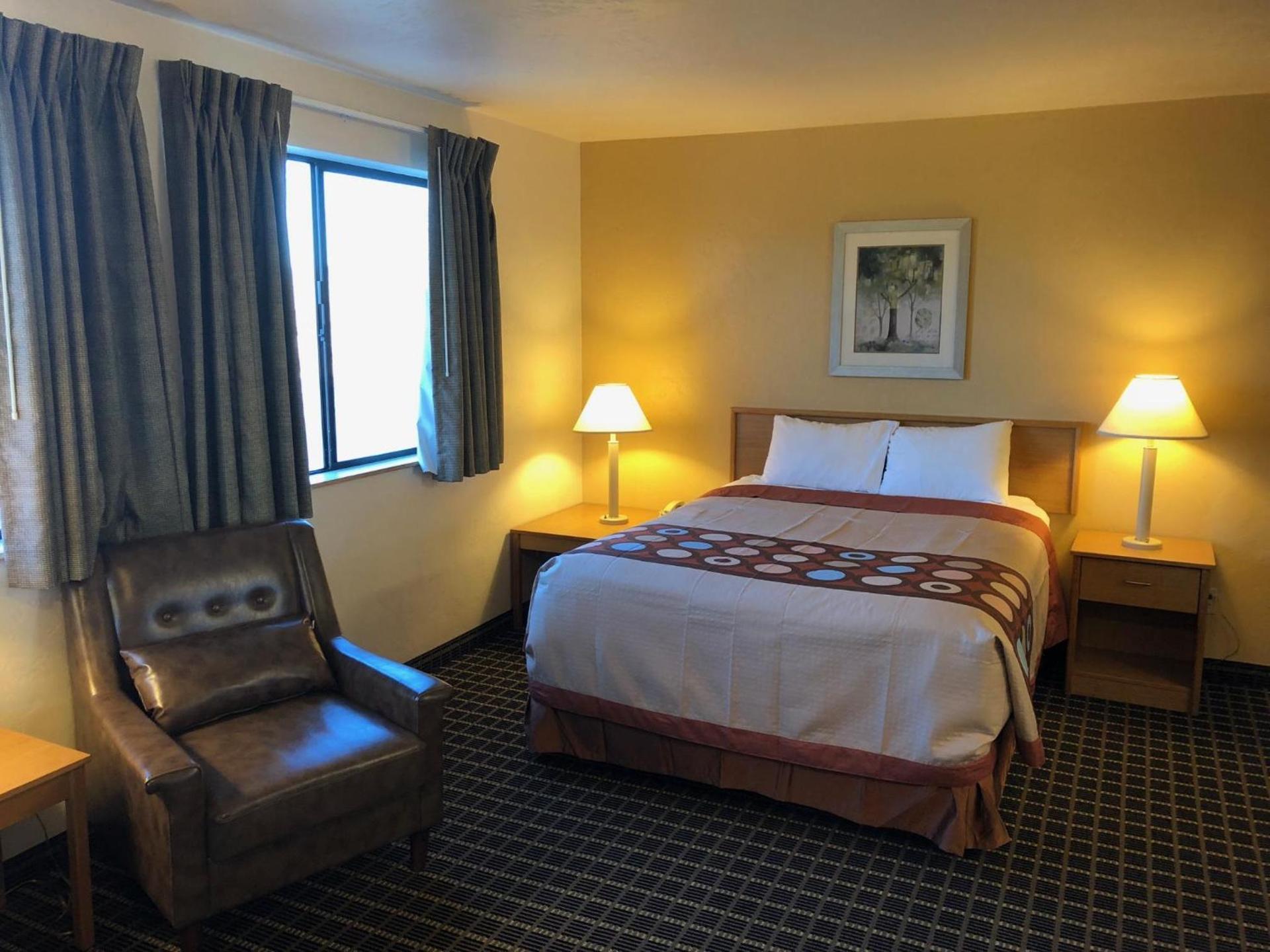 Super 8 by Wyndham Klamath Falls photo 18