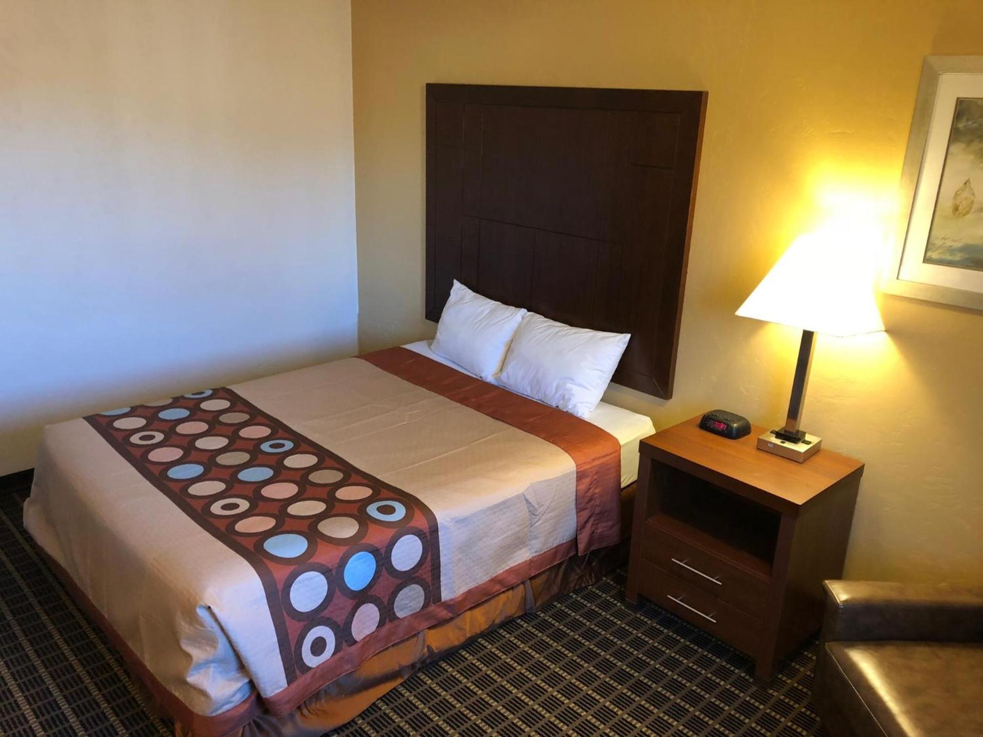 Super 8 by Wyndham Klamath Falls photo 19