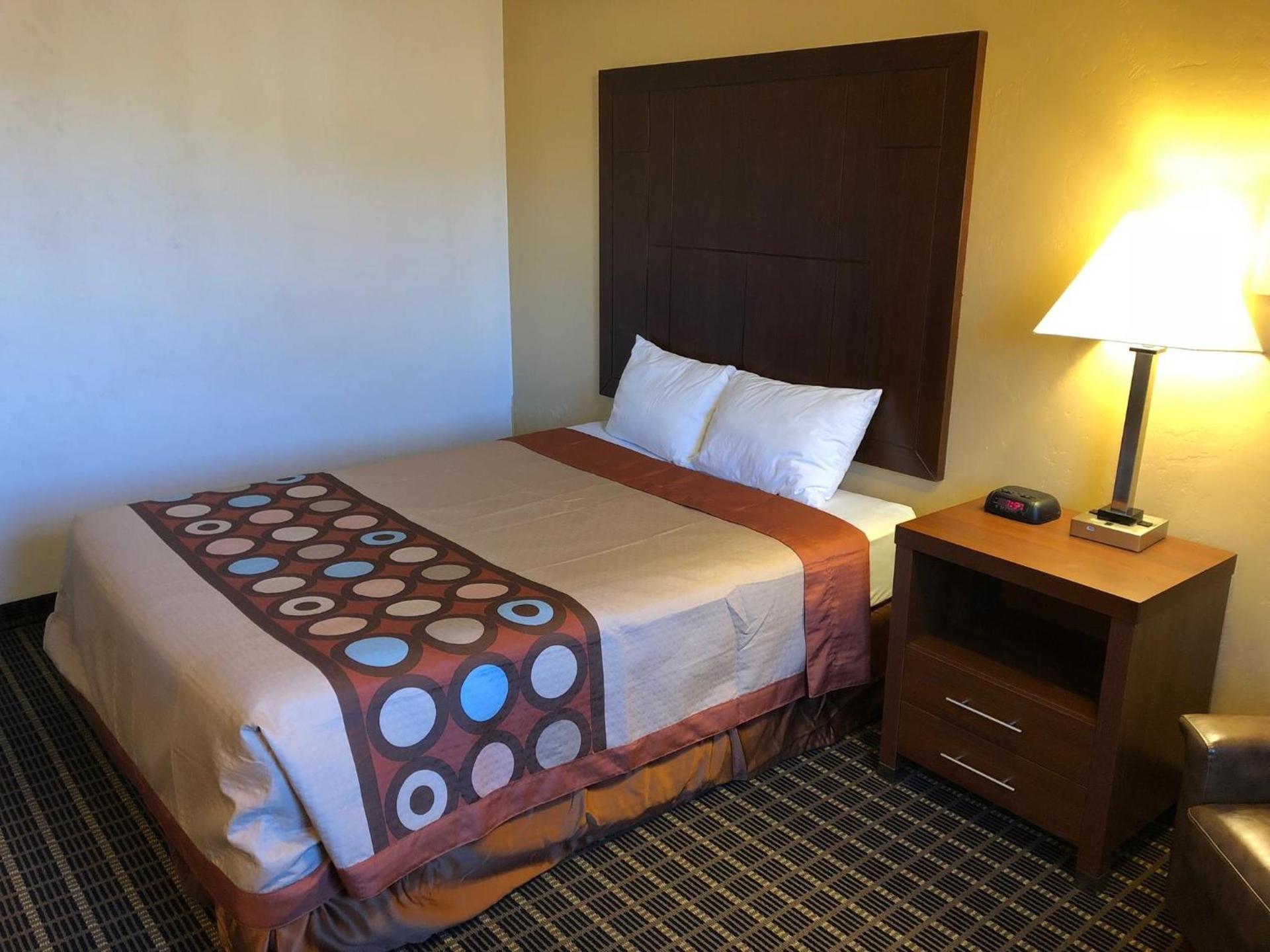 Super 8 by Wyndham Klamath Falls photo 20