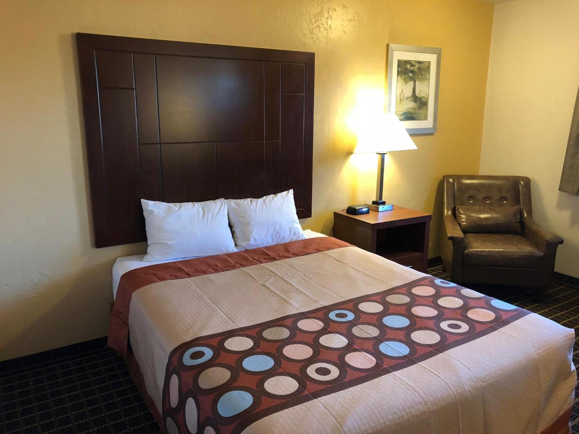 Super 8 by Wyndham Klamath Falls photo 22