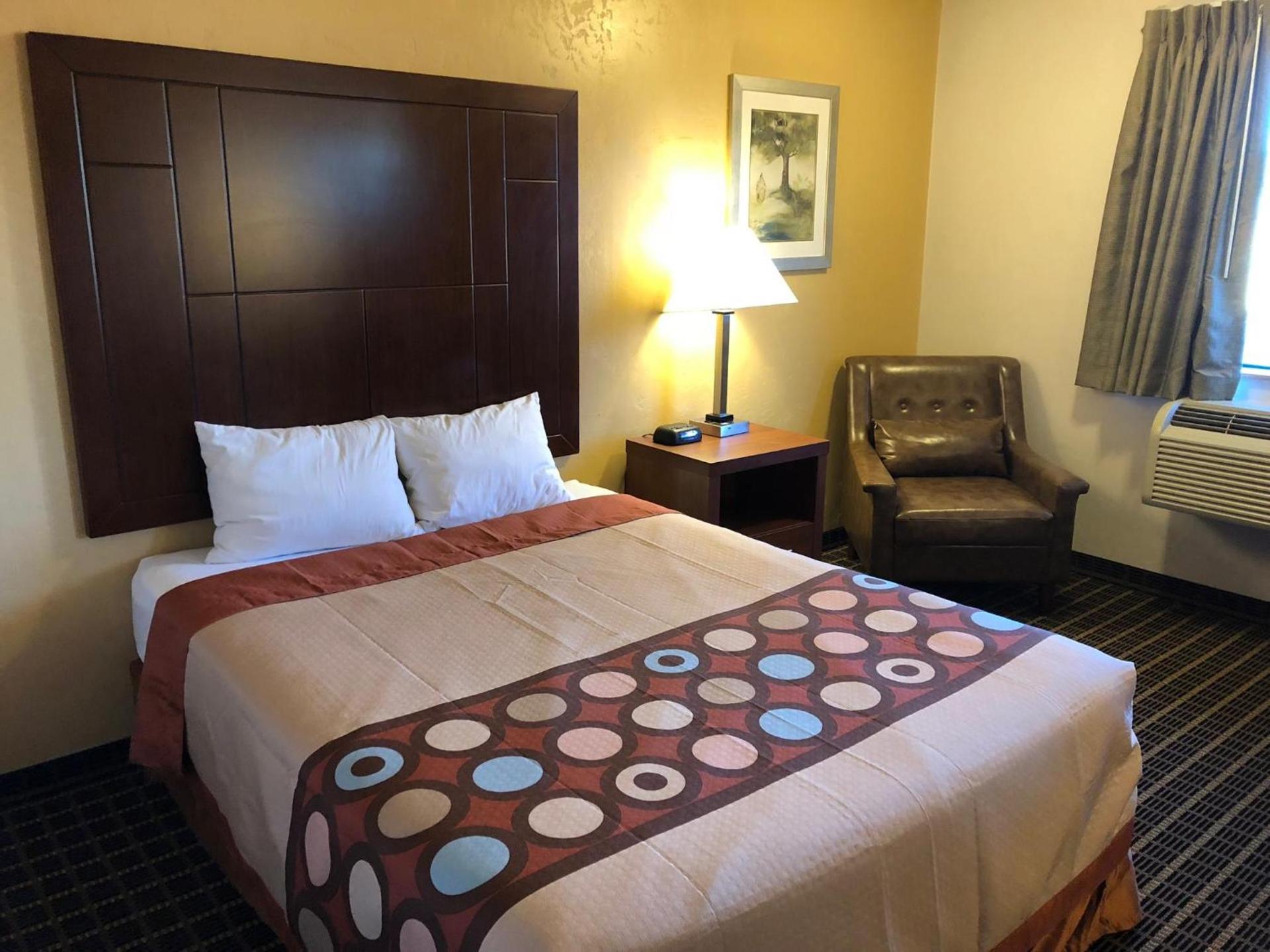 Super 8 by Wyndham Klamath Falls photo 23
