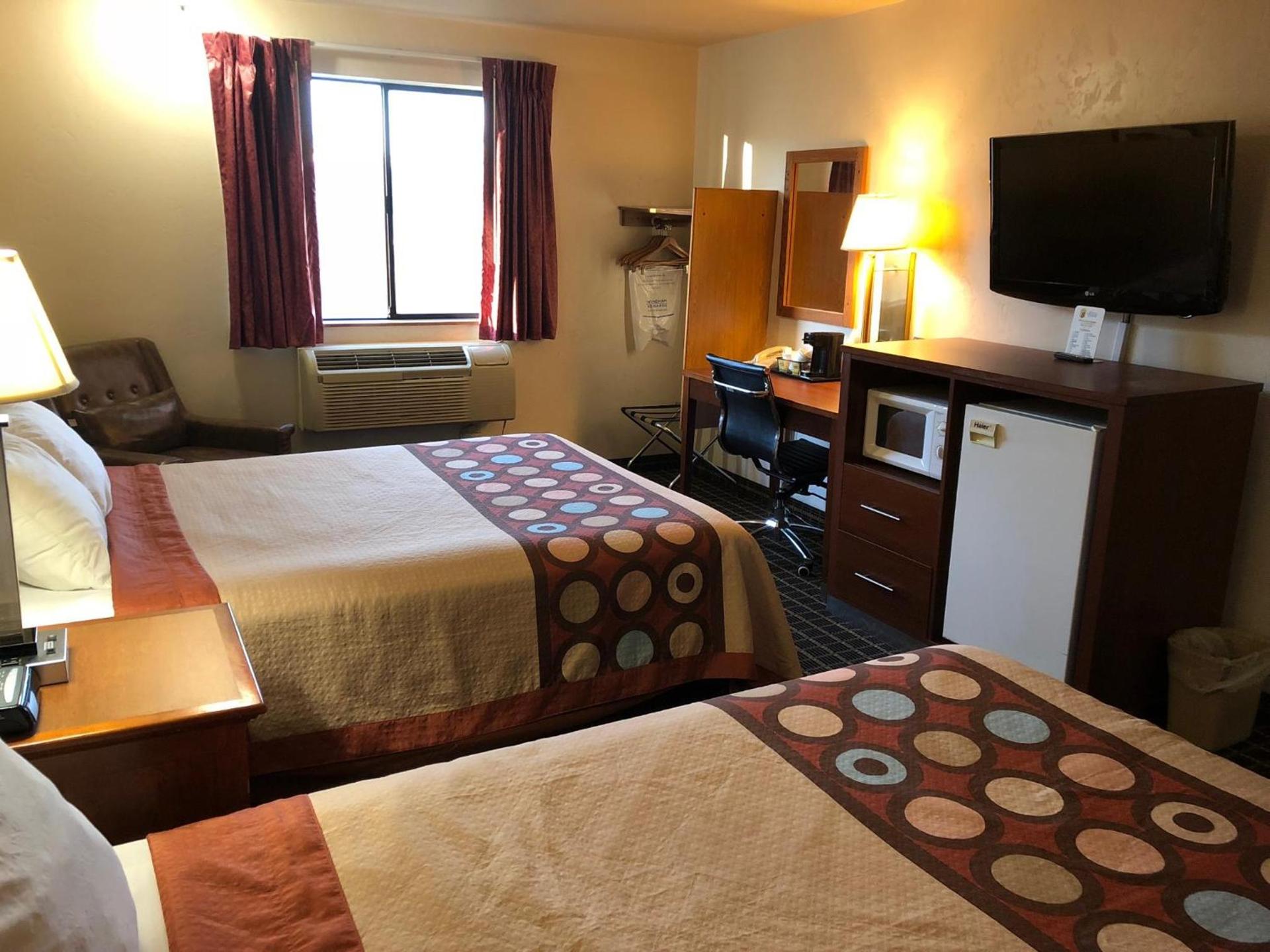 Super 8 by Wyndham Klamath Falls photo 24