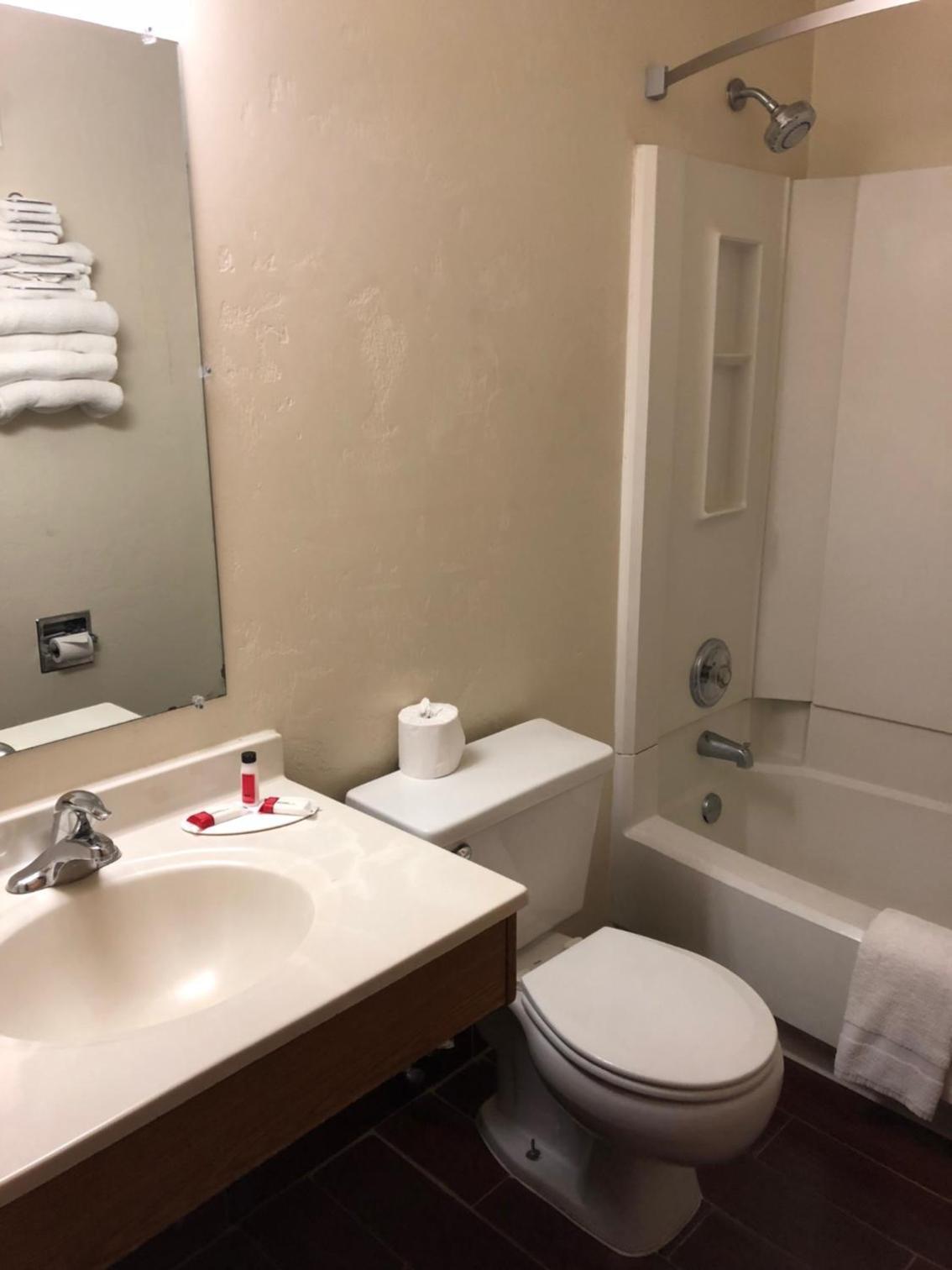 Super 8 by Wyndham Klamath Falls photo 28