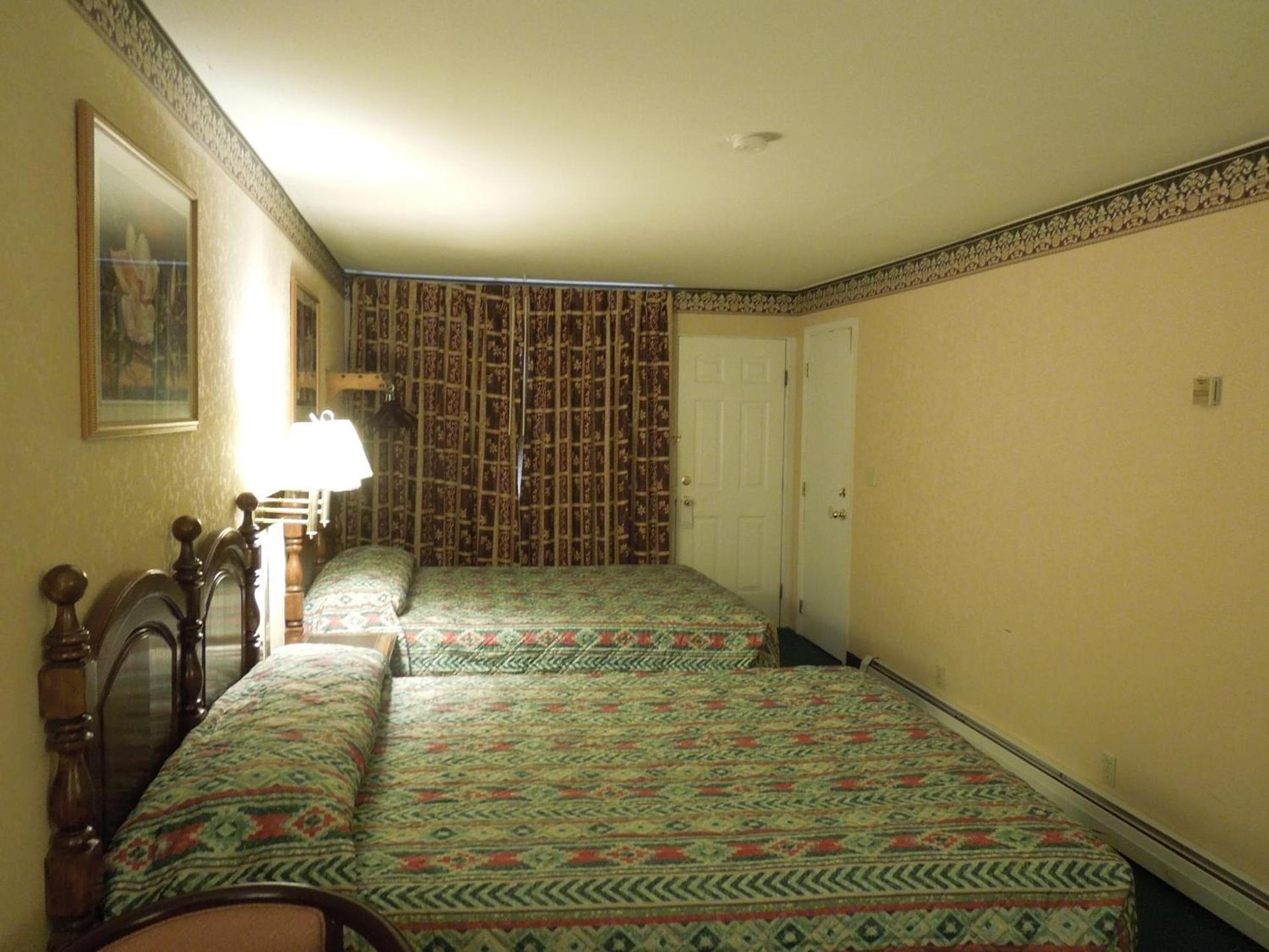Value Inn East Stroudsburg photo 11