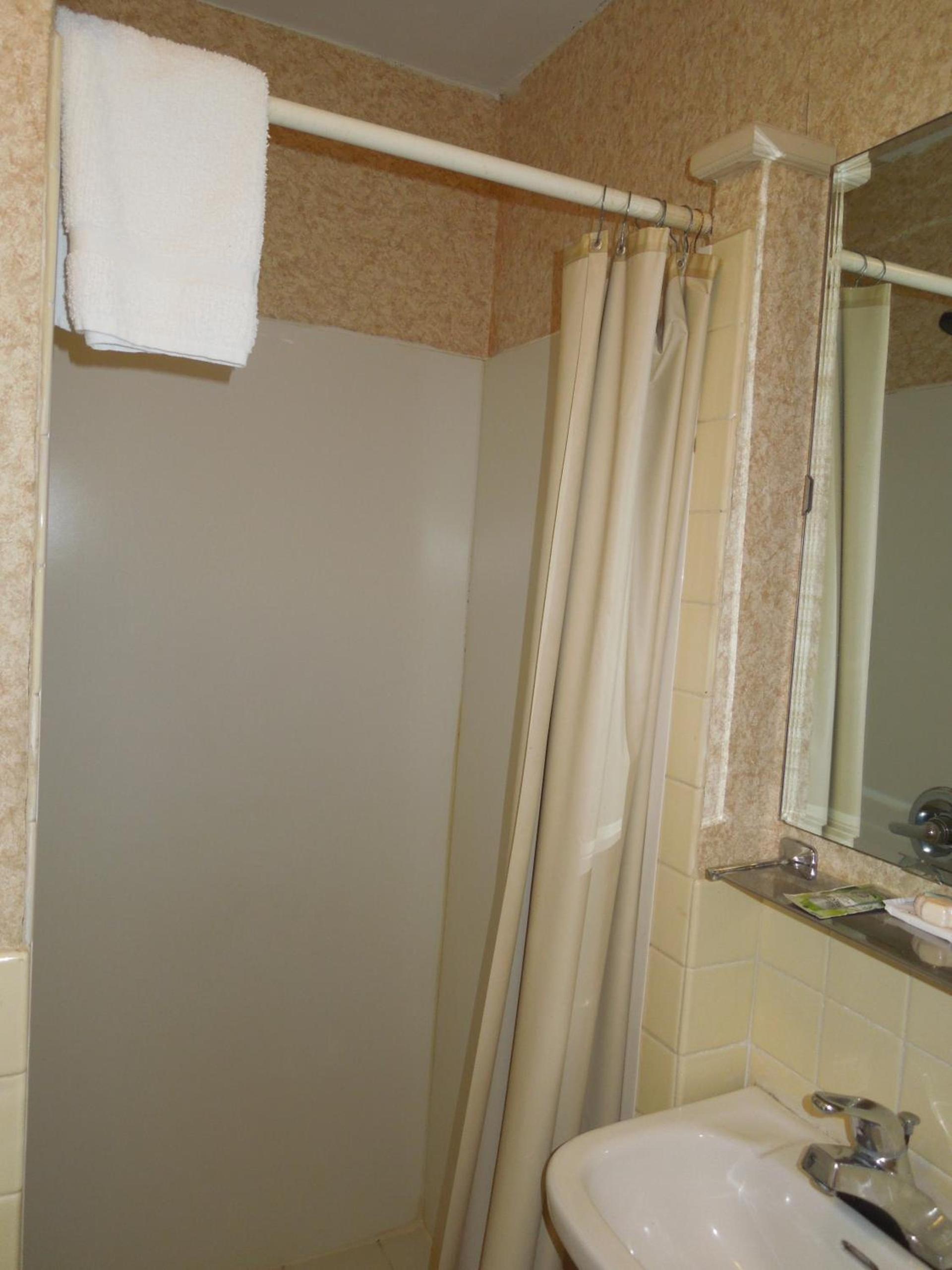 Value Inn East Stroudsburg photo 35