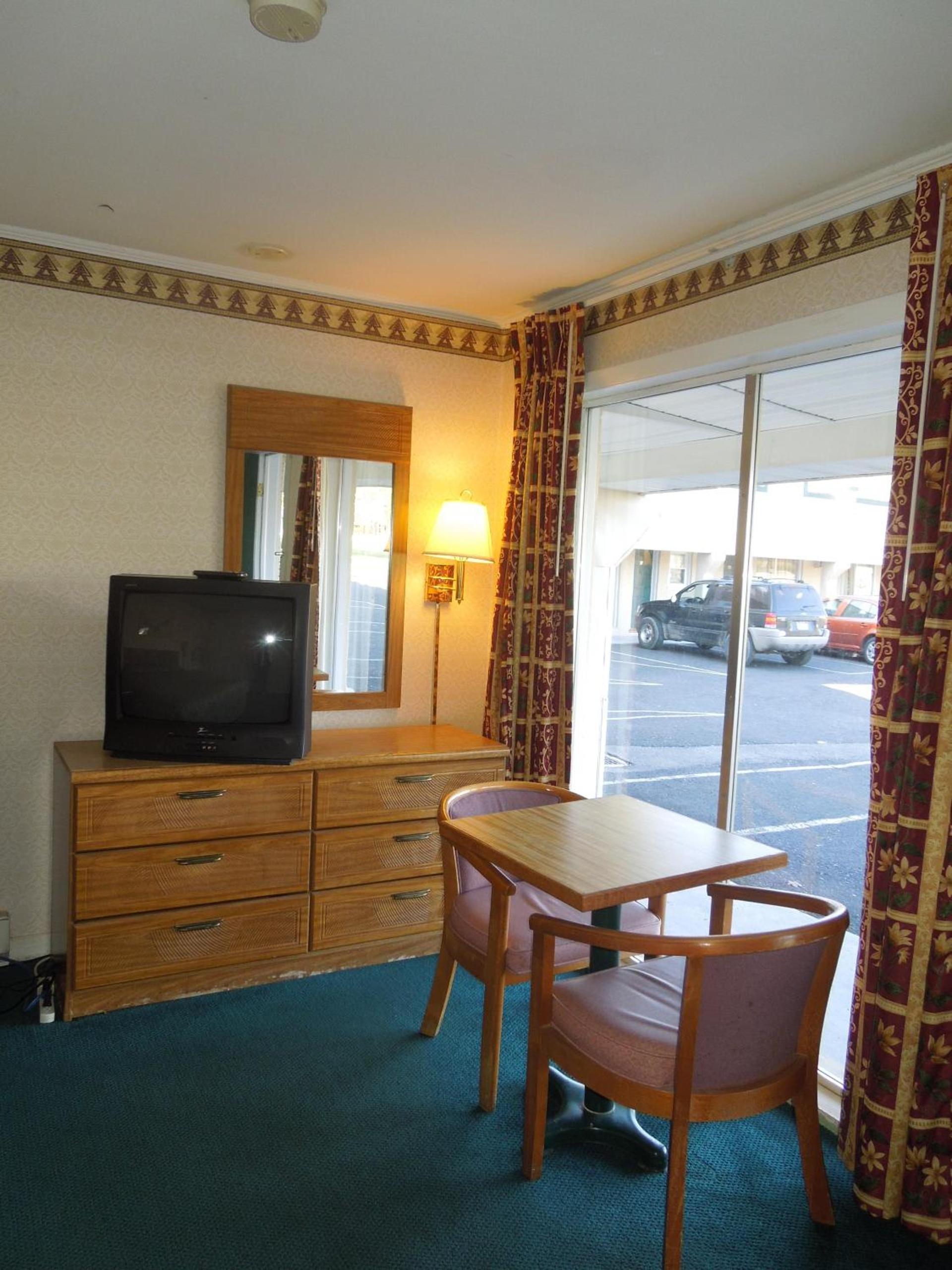 Value Inn East Stroudsburg photo 38