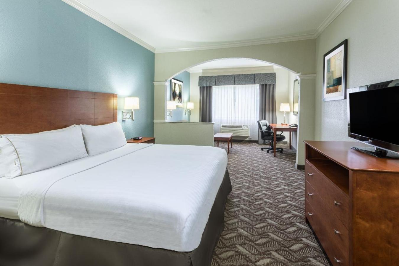 Holiday Inn Express Hotel and Suites Lake Charles by IHG photo 4